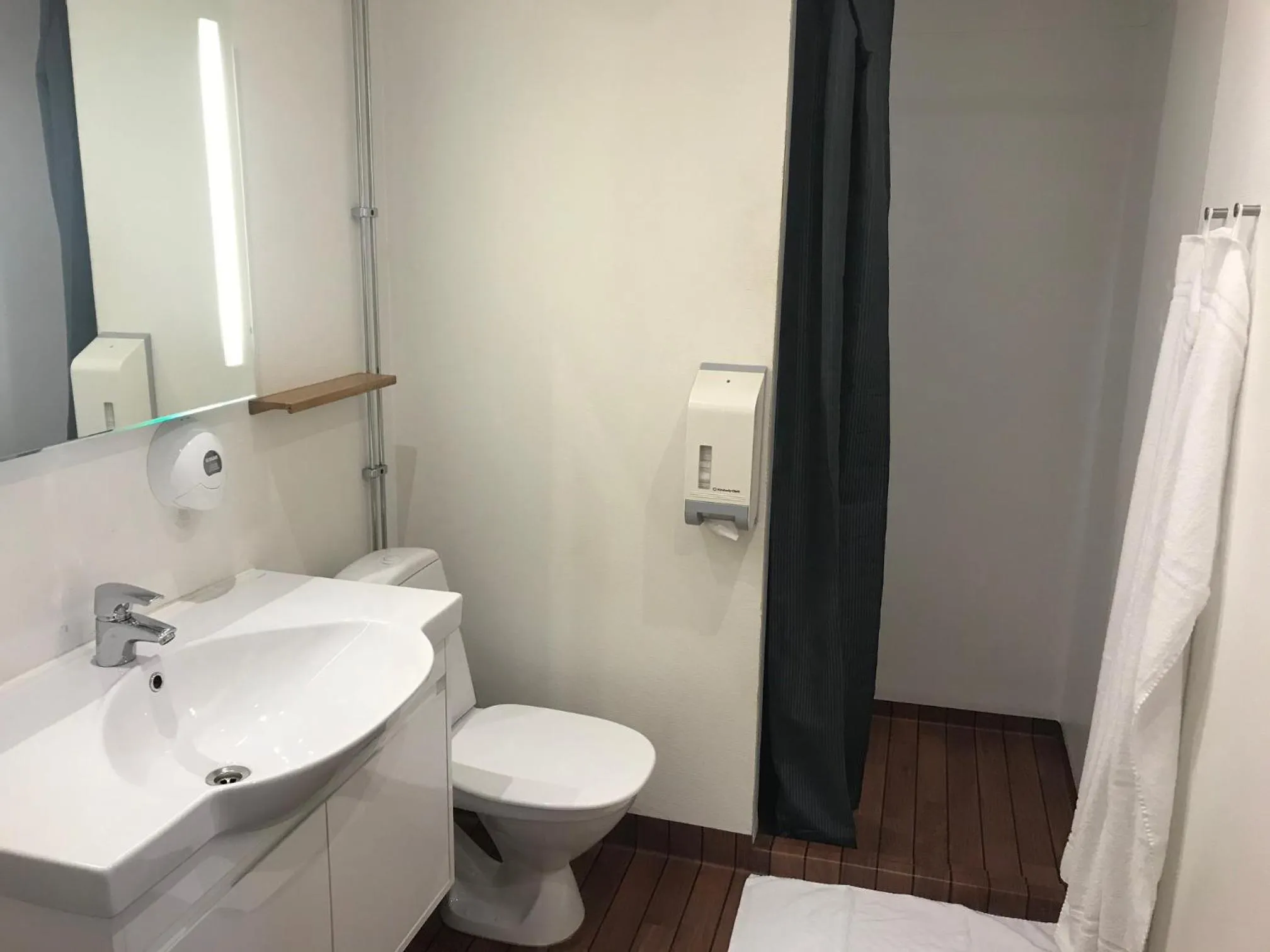 Bathroom in Port Hotel