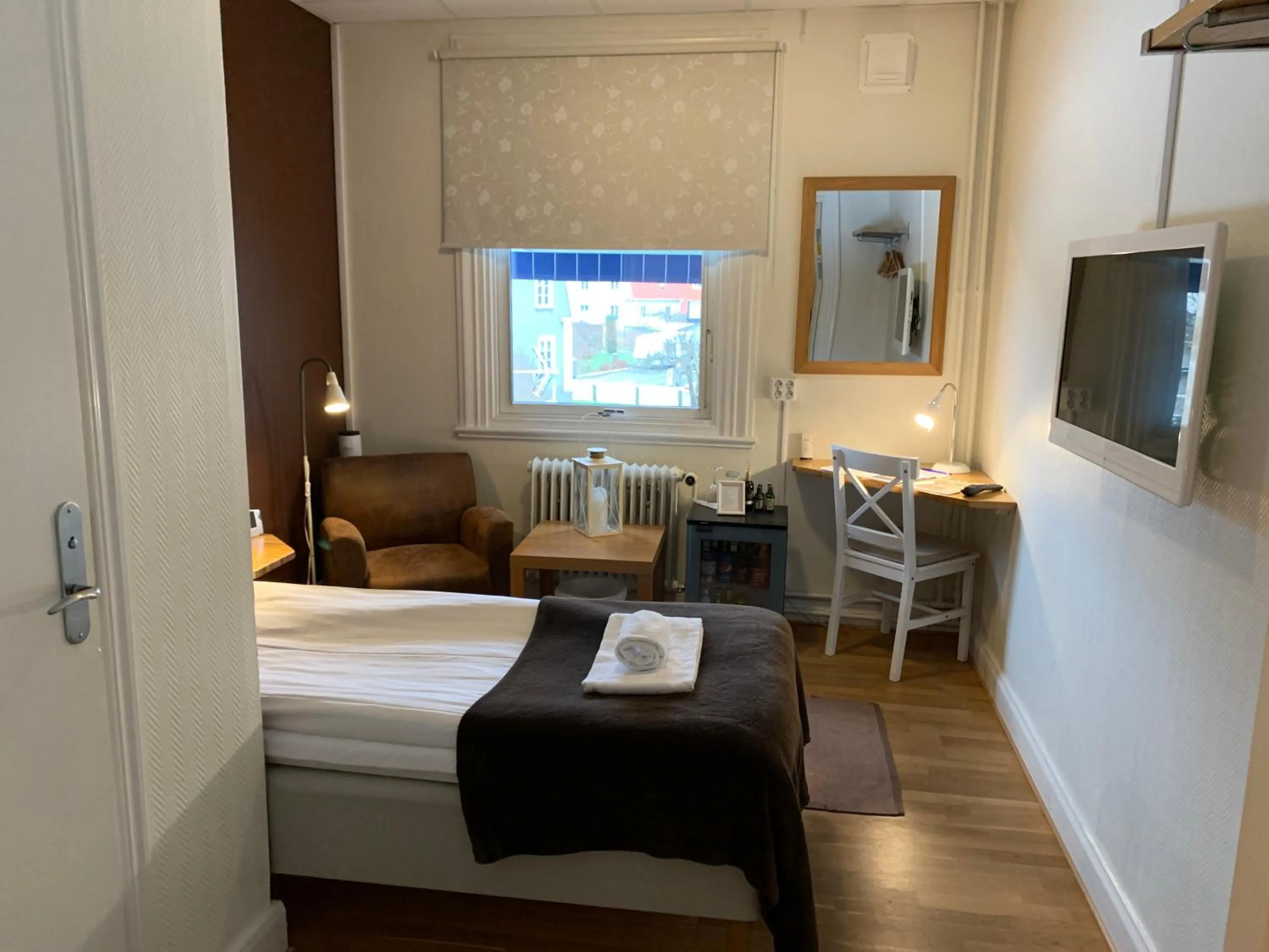 Photo of the whole room, Bed in Port Hotel