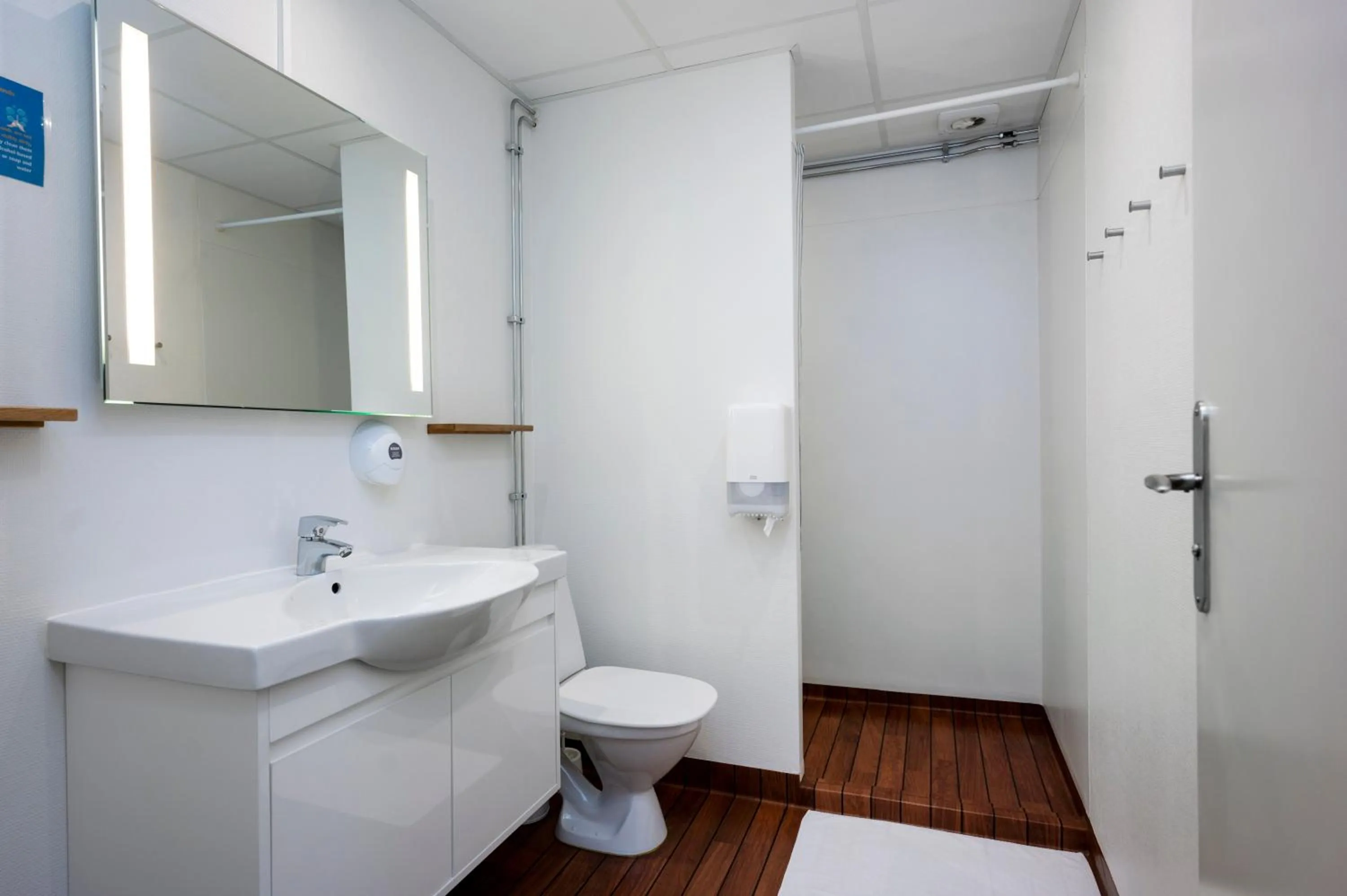 Bathroom in Port Hotel