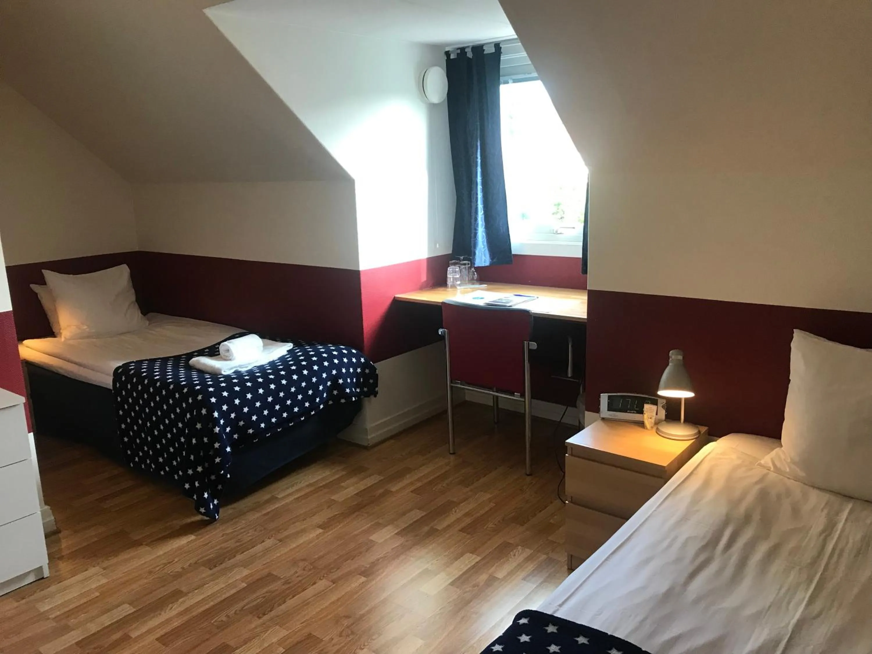 Bedroom, Bed in Port Hotel