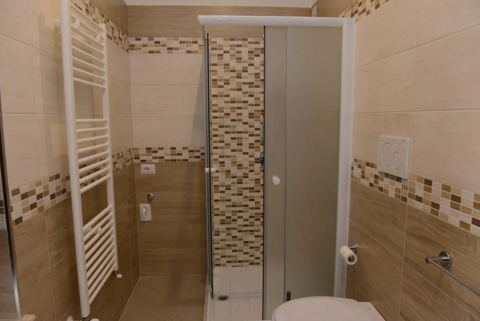 Shower in Domus Antiqua Residence