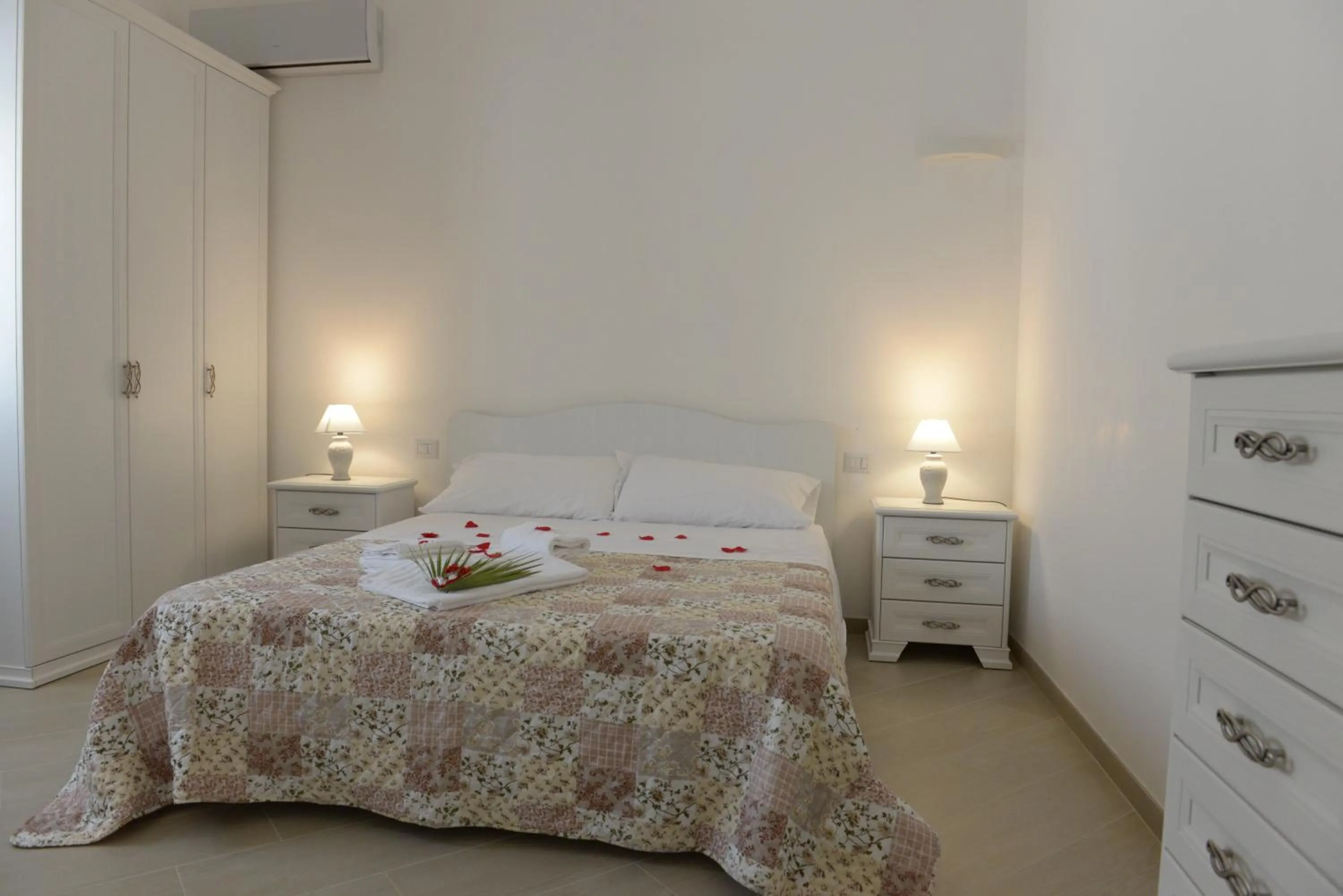 Bedroom, Bed in Domus Antiqua Residence