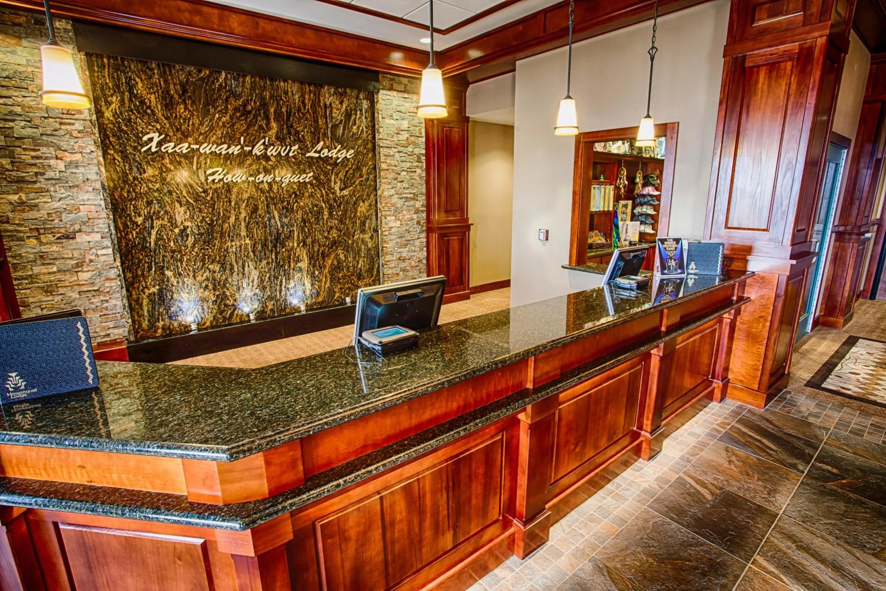 Lobby or reception in Lucky 7 Casino & Hotel (Howonquet Lodge)