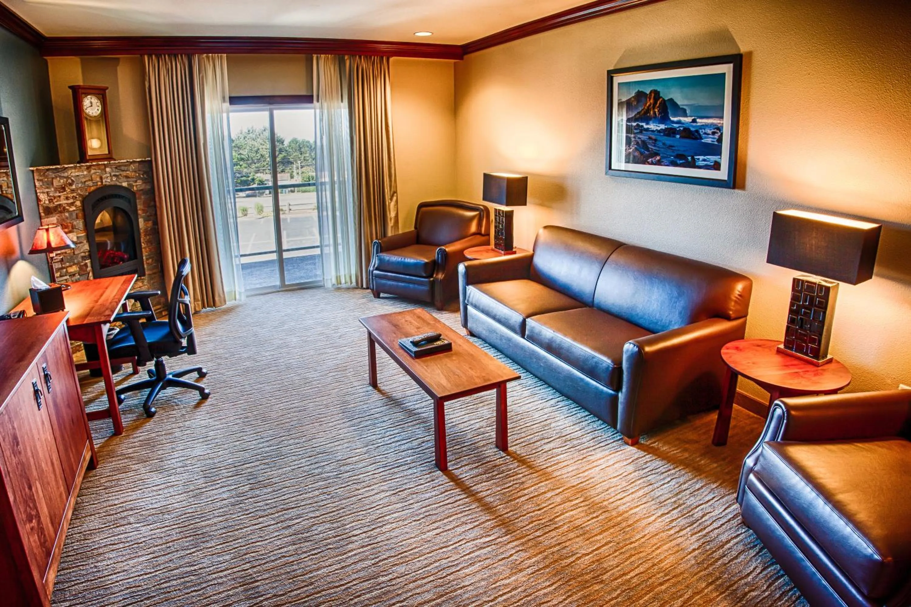 Living room in Lucky 7 Casino & Hotel (Howonquet Lodge)