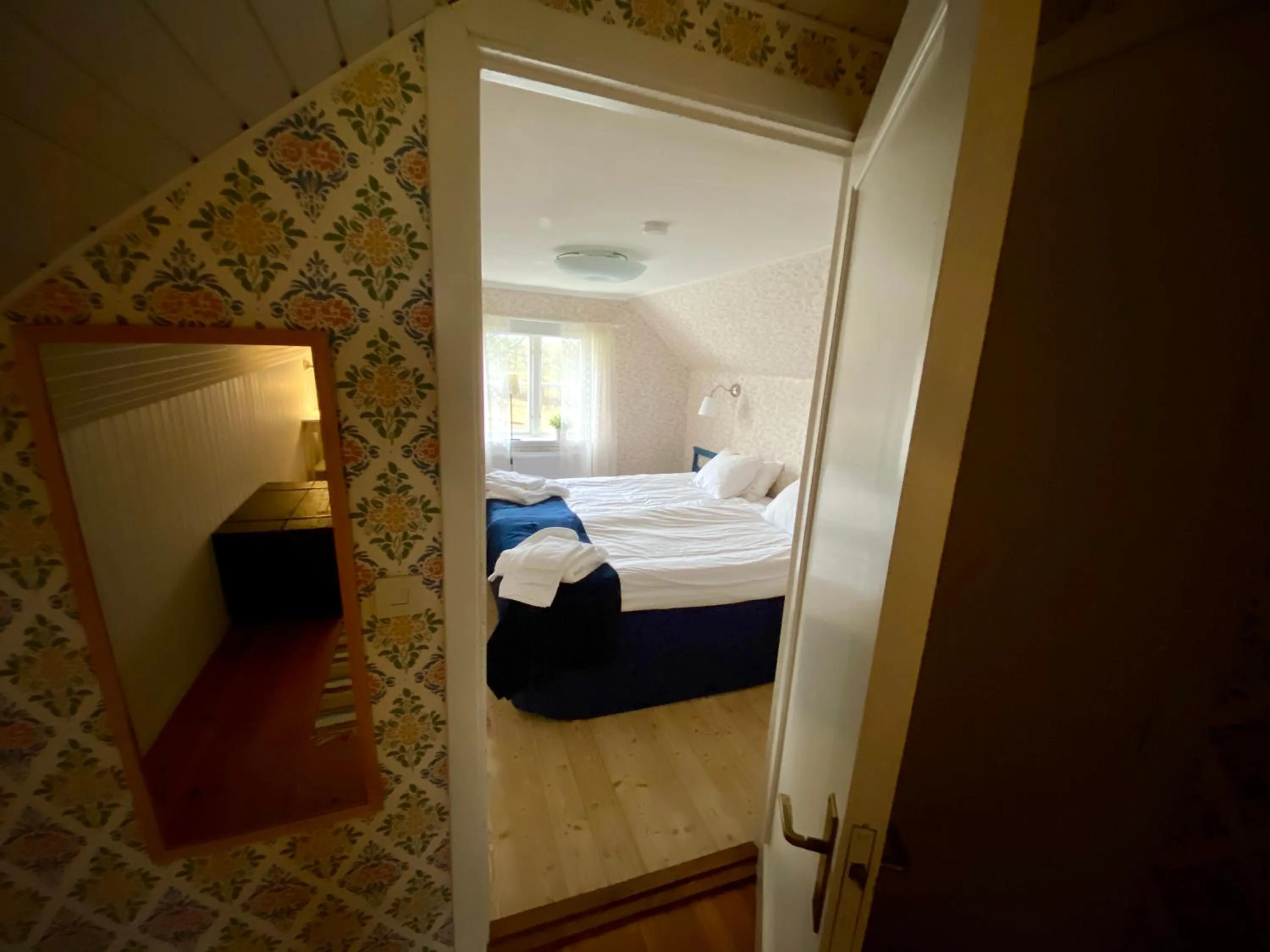 Photo of the whole room, Bed in Wallby Säteri