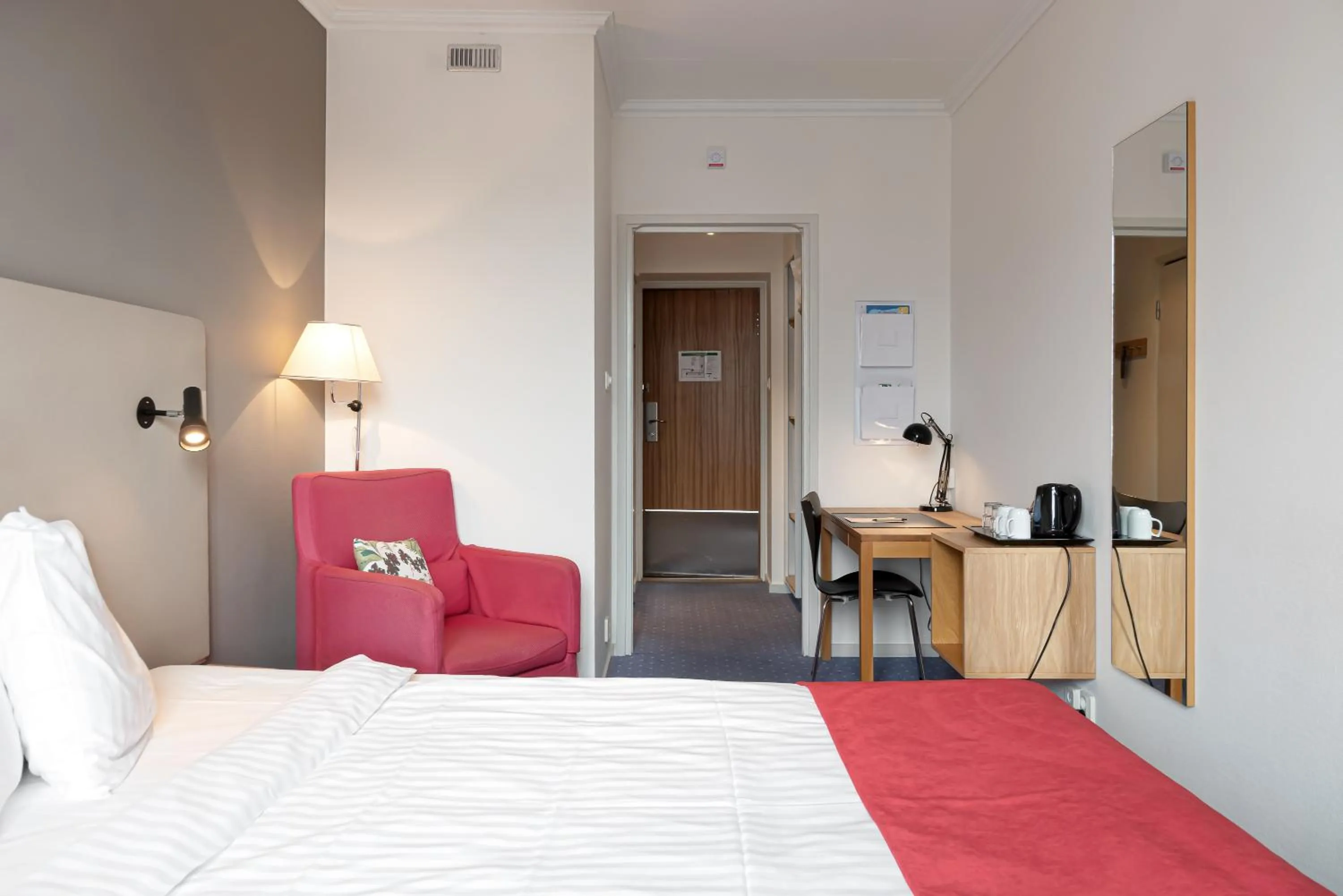 Bedroom, Bed in Hotel Bishops Arms Strängnäs