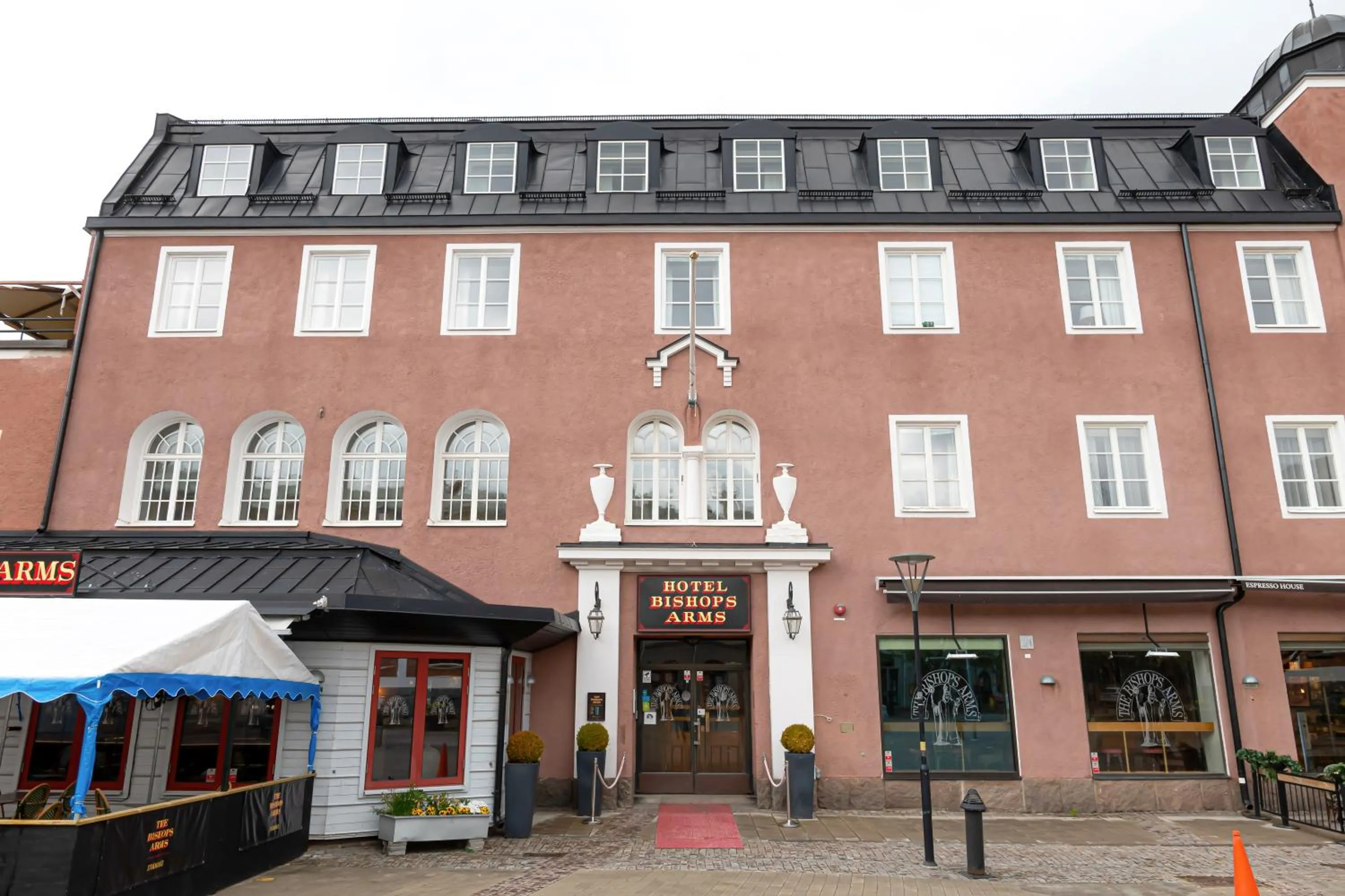 Facade/entrance in Hotel Bishops Arms Strängnäs