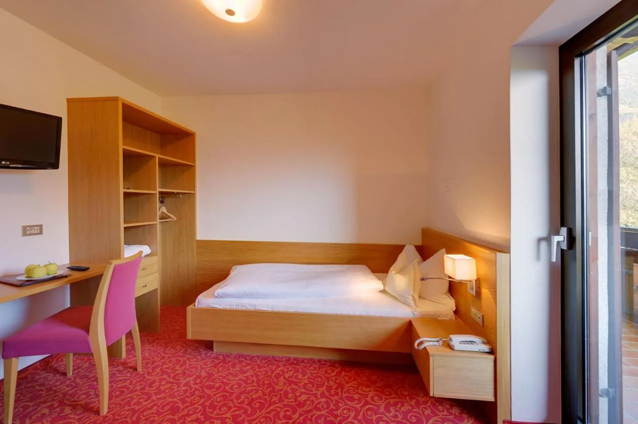 Photo of the whole room, Bed in Hotel Laurin