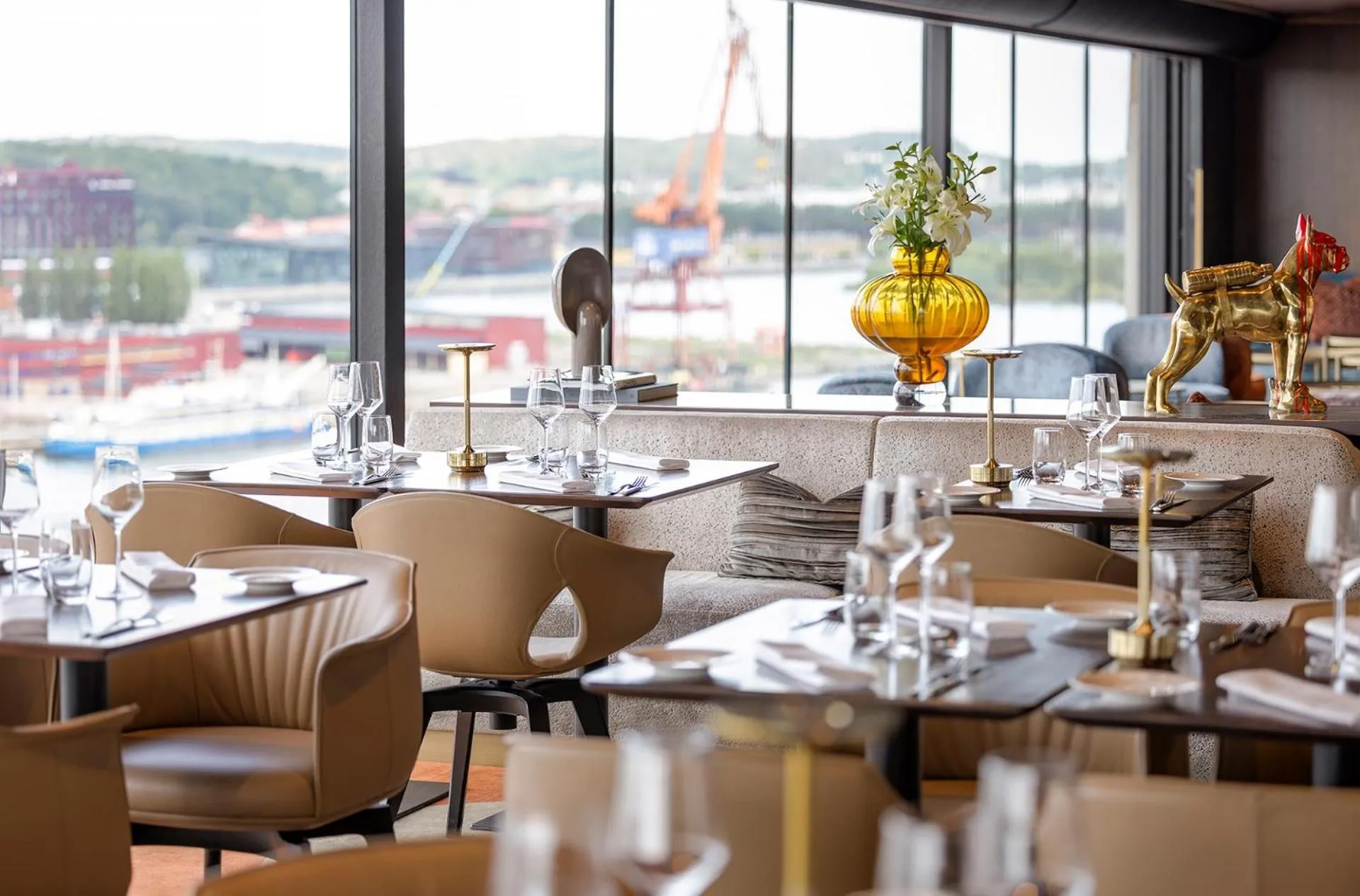 Restaurant/places to eat in Hotel Riverton