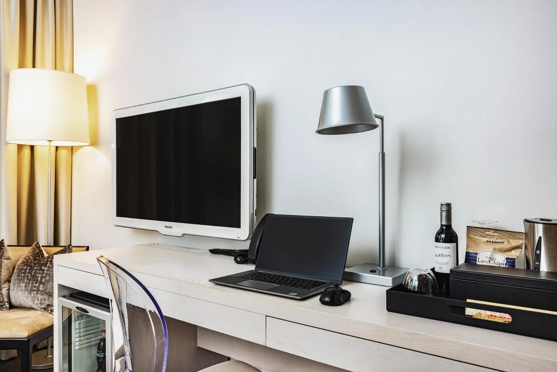 TV and multimedia in Hotel Riverton