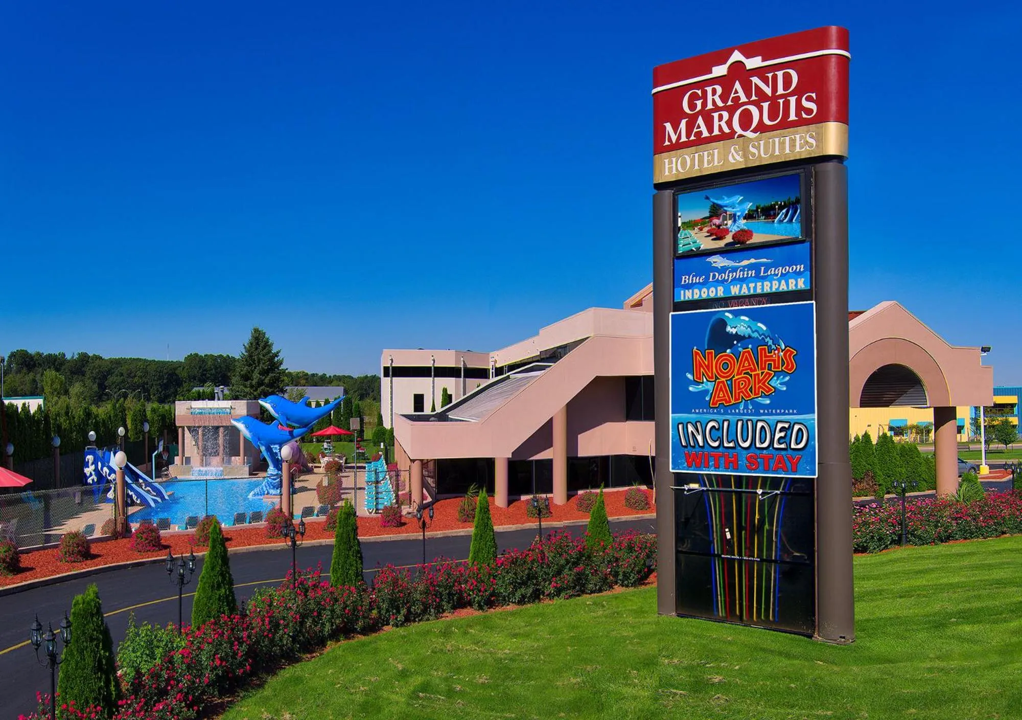 Facade/entrance in Grand Marquis Waterpark Hotel & Suites