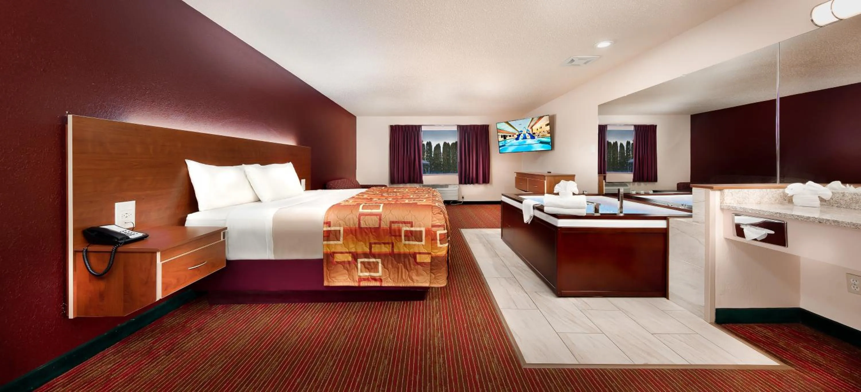 Bed in Grand Marquis Waterpark Hotel & Suites