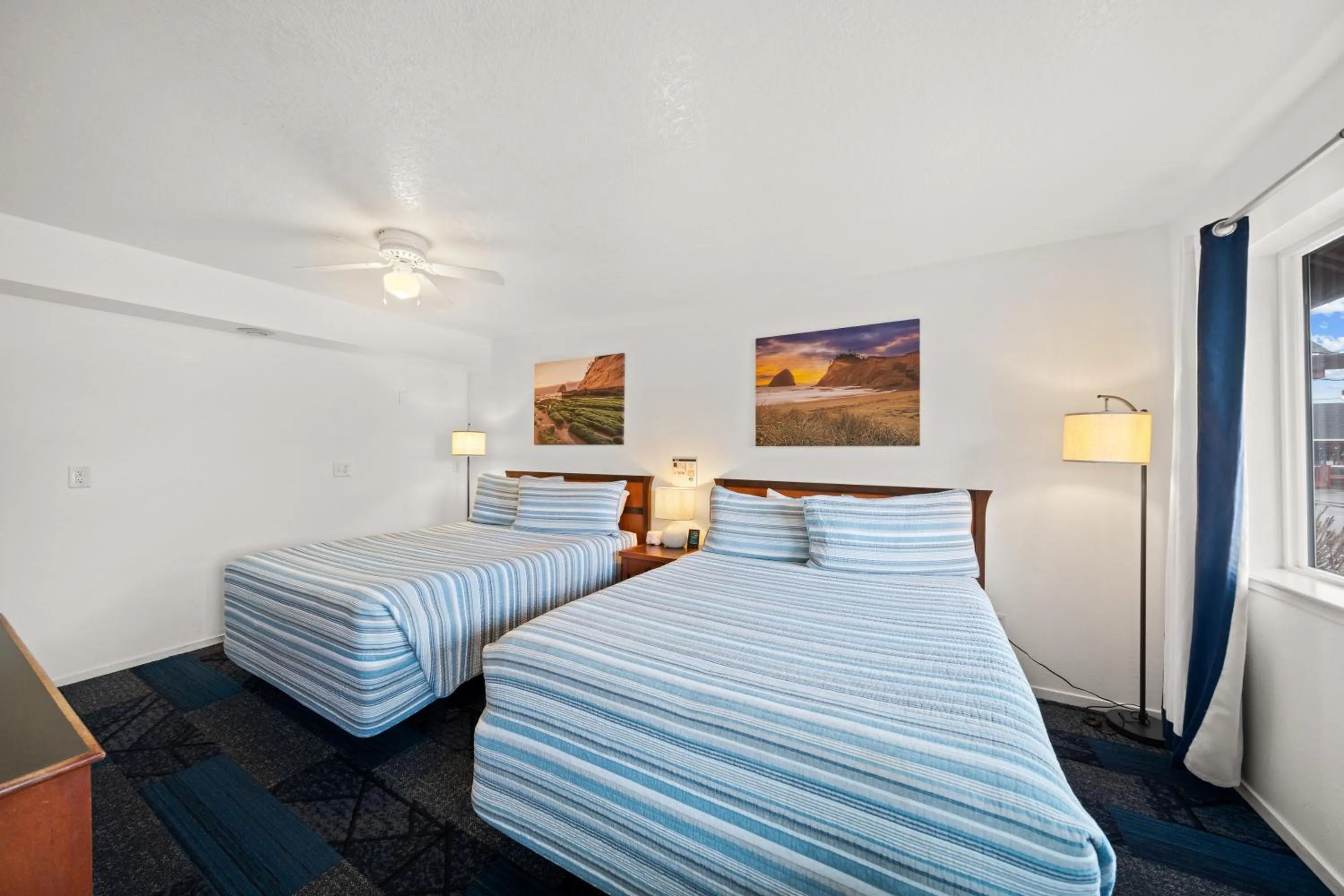 Bed in Surf & Sand Inn
