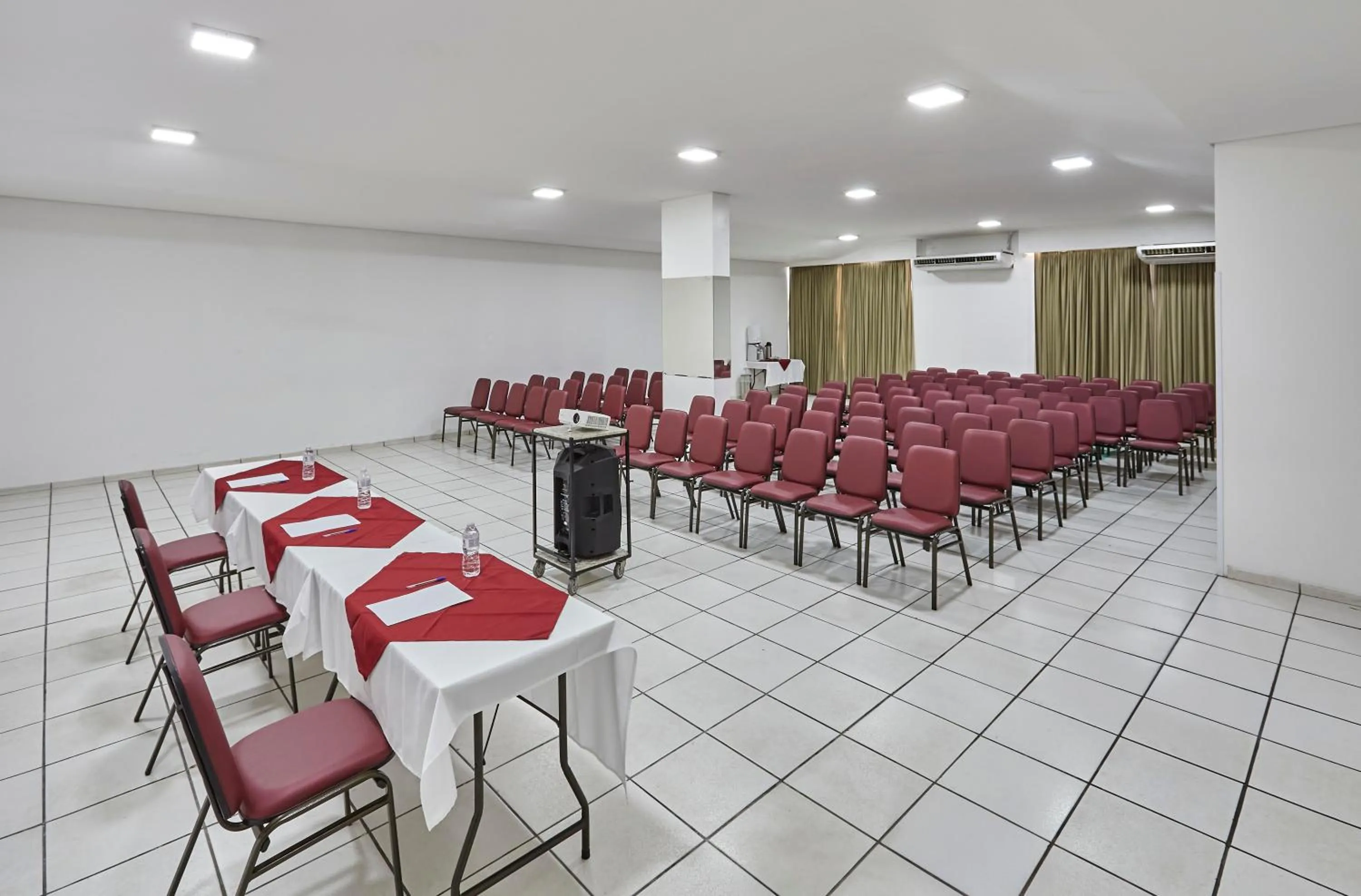 Meeting/conference room in Hotel Nacional Inn Limeira