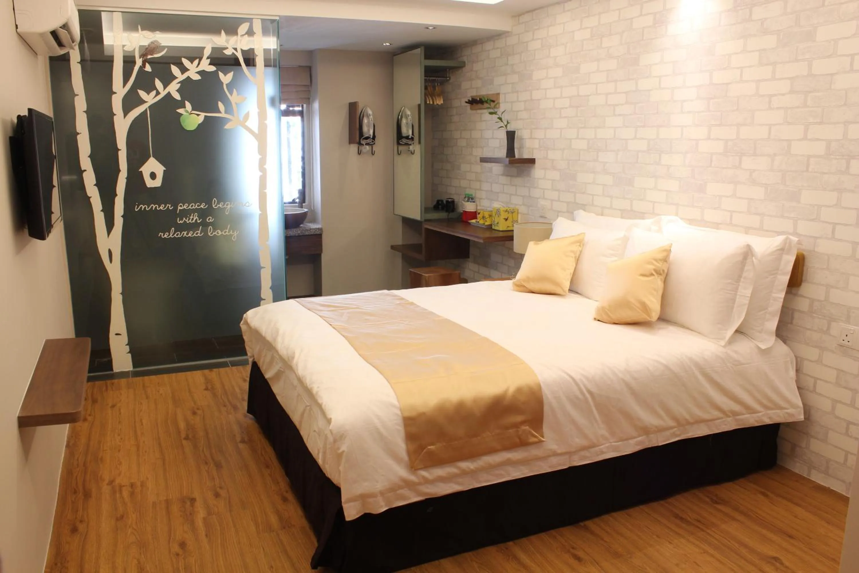 Photo of the whole room, Bed in Sojourn Spa Hotel