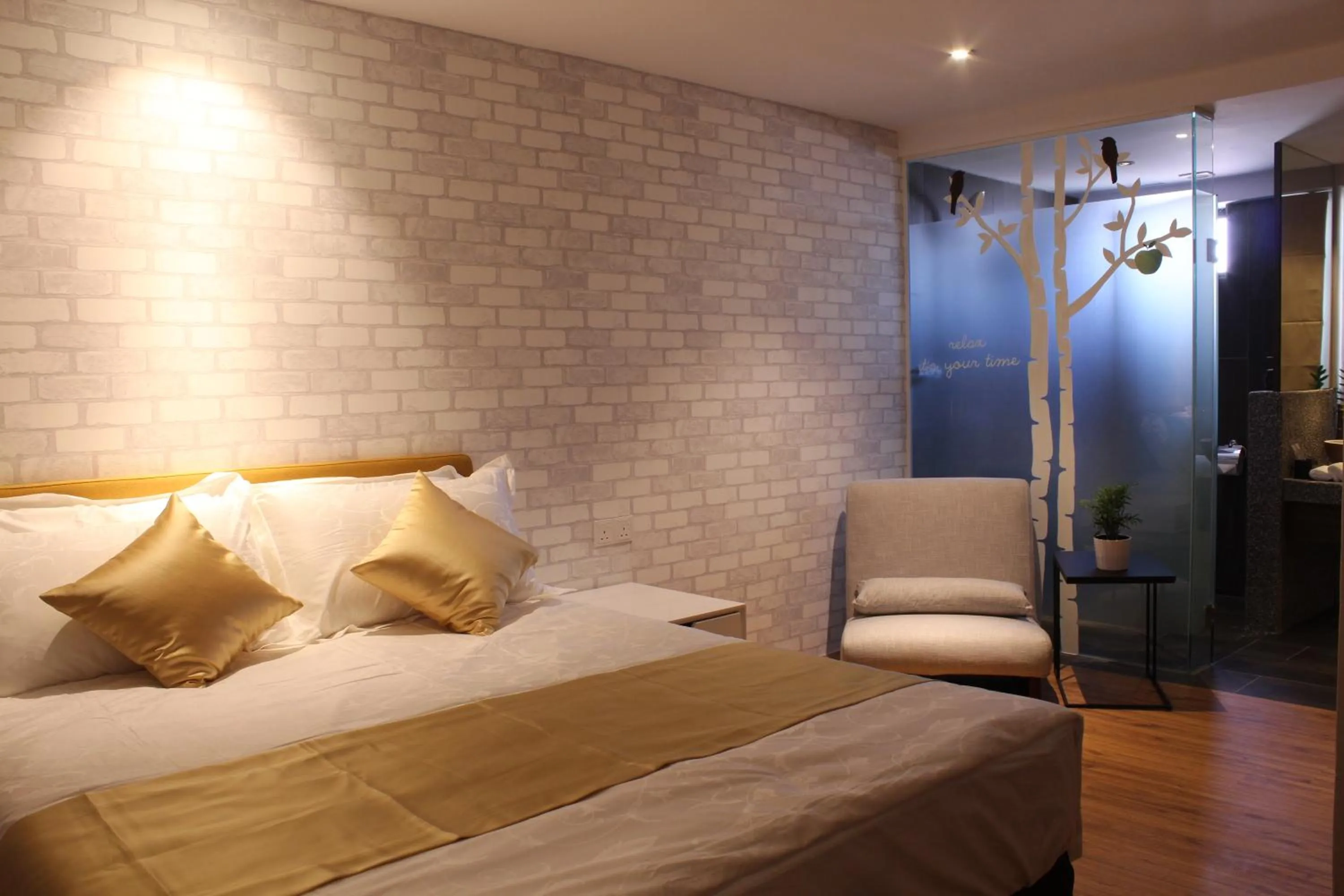 Photo of the whole room, Bed in Sojourn Spa Hotel