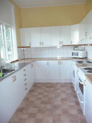 Kitchen or kitchenette in Ronneby Brunnspark Vandrarhem och B&B