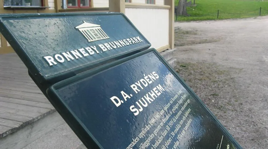 Property logo or sign in Ronneby Brunnspark Vandrarhem och B&B