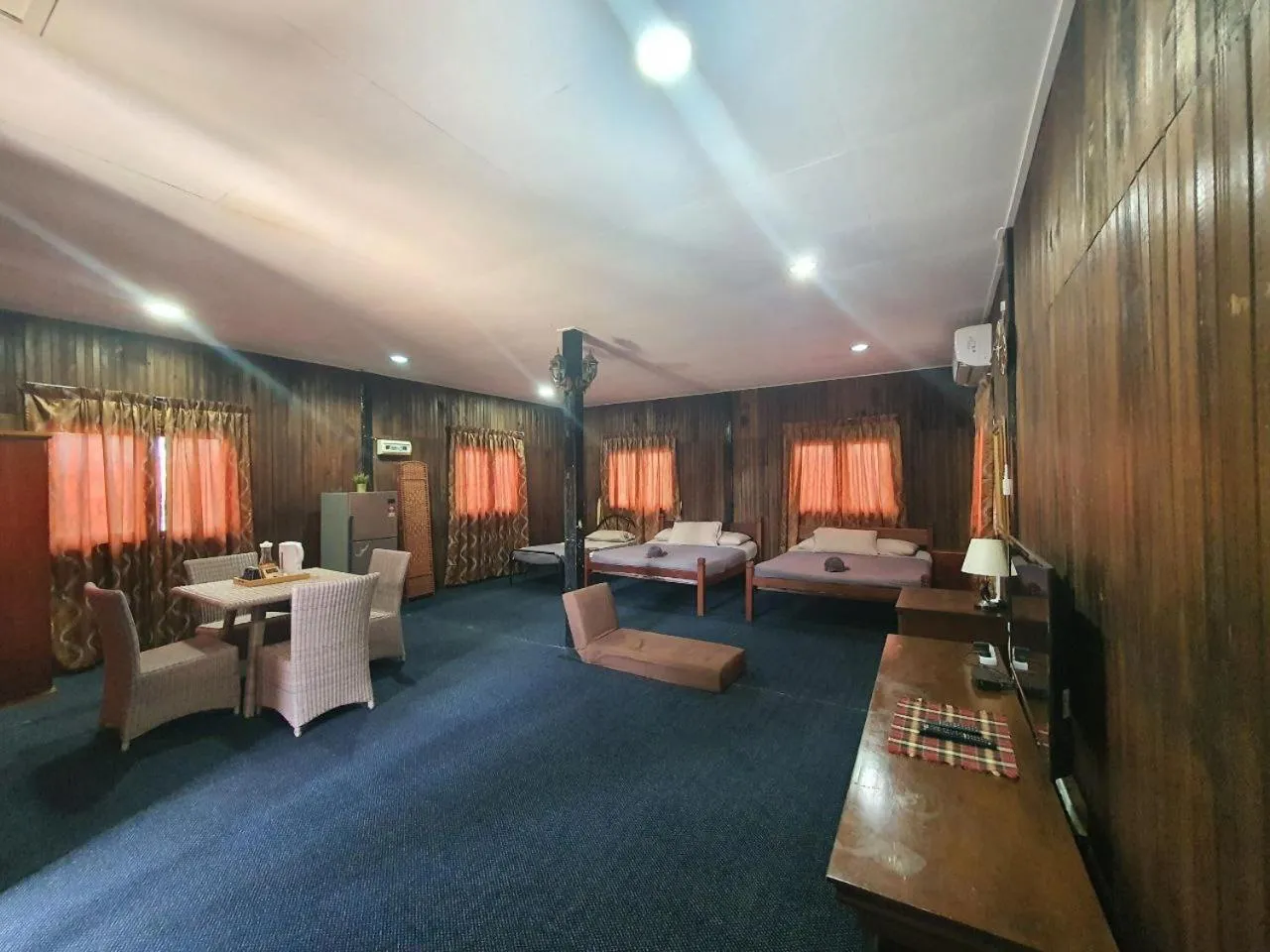 Photo of the whole room, Bed in NKS Chalet