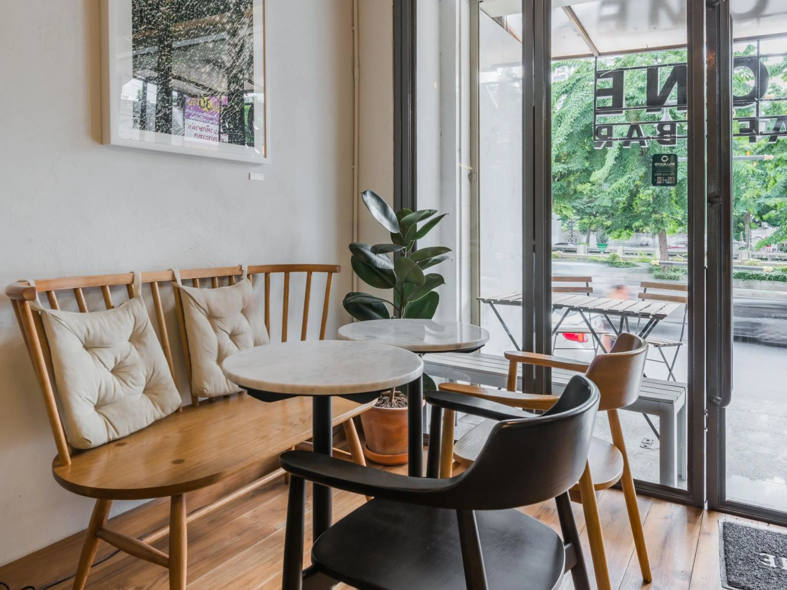 Facade/entrance in Good One Poshtel & Cafe Bar