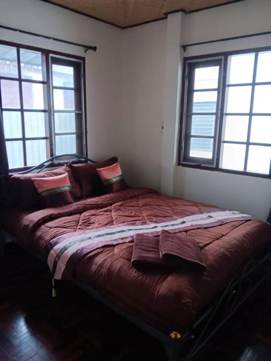 Bed in Hug Glur House Tour and Hostel