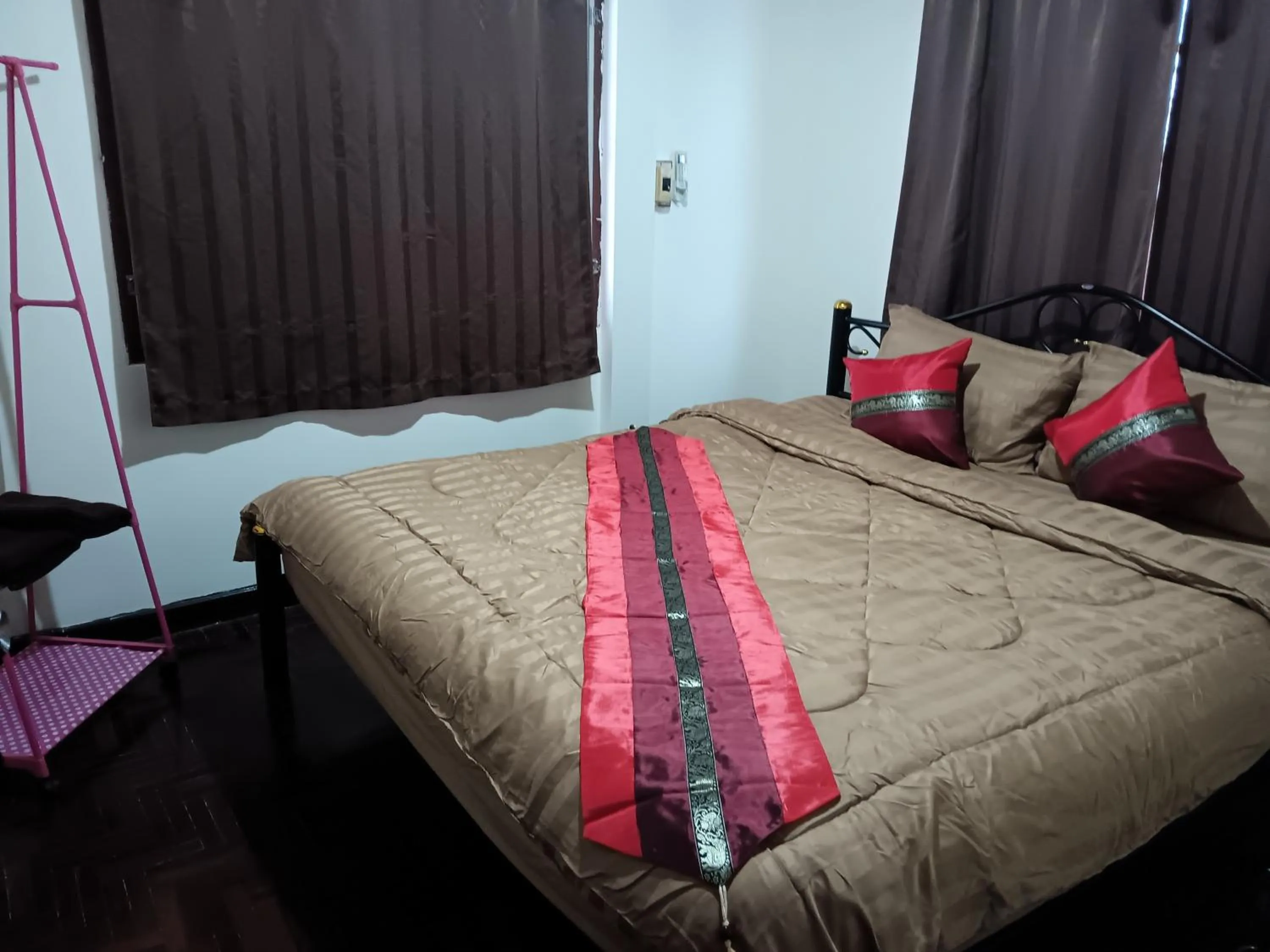 Bed in Hug Glur House Tour and Hostel