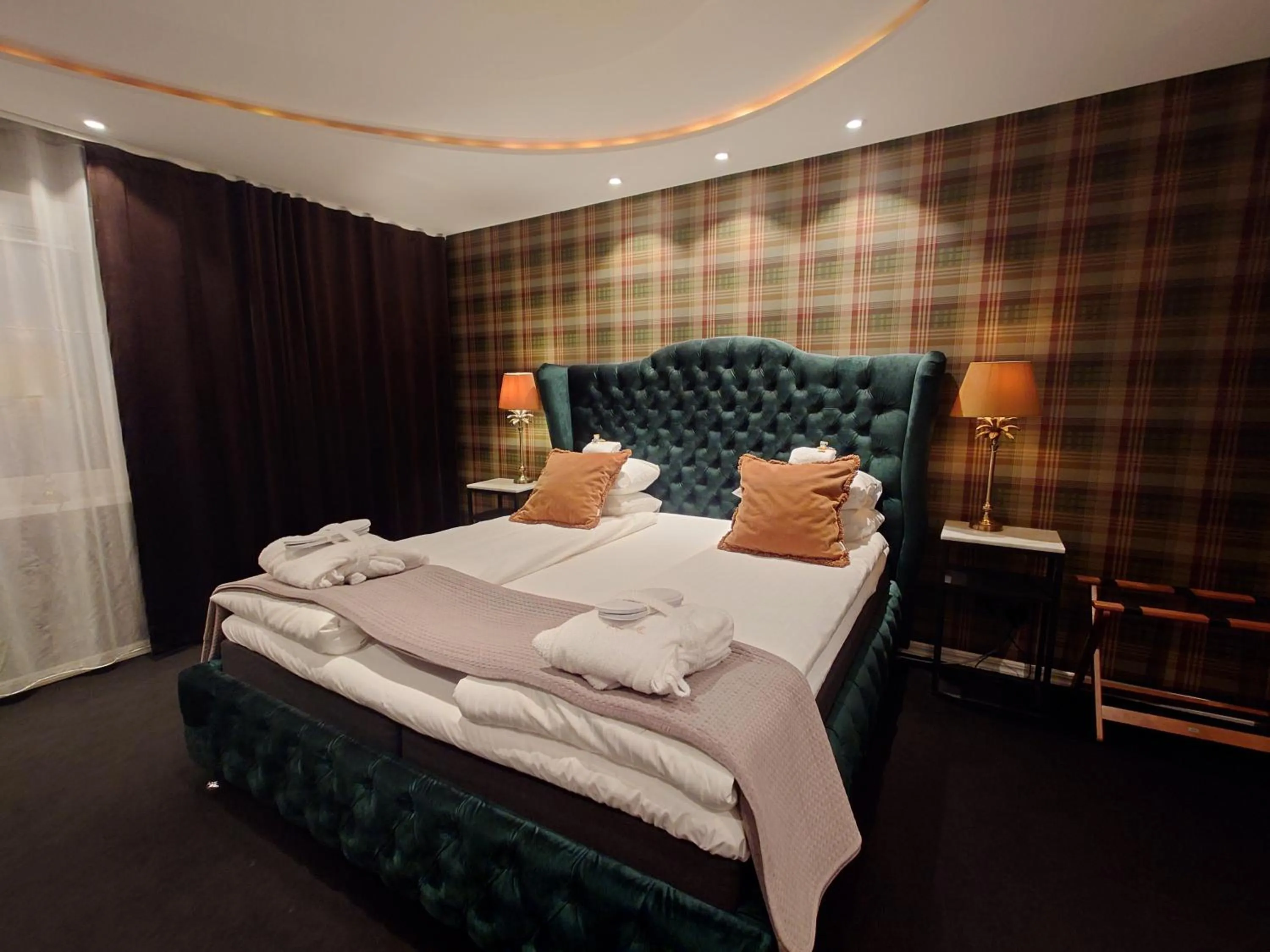 Bed in Palace Hotell