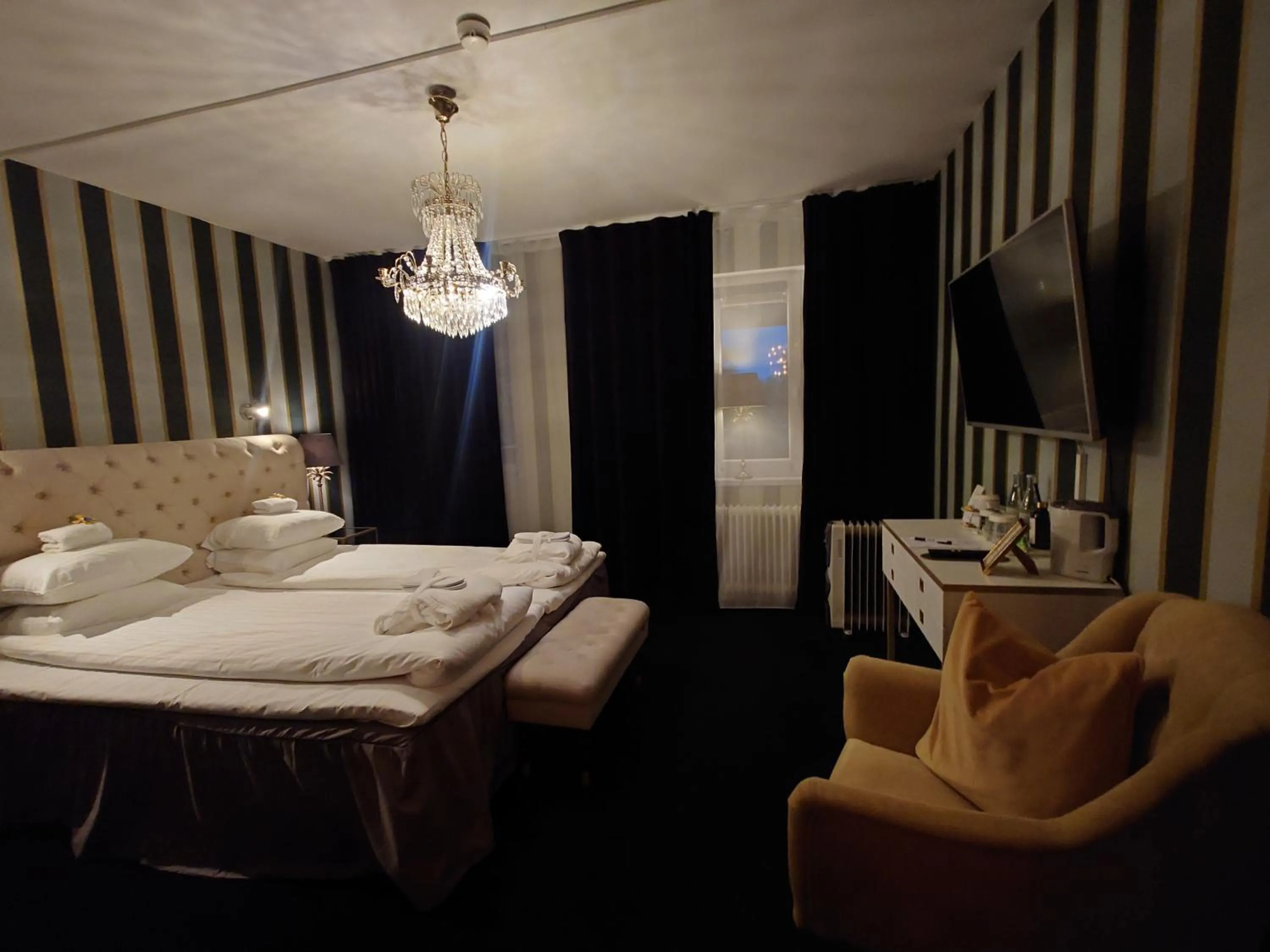 Bedroom, Bed in Palace Hotell