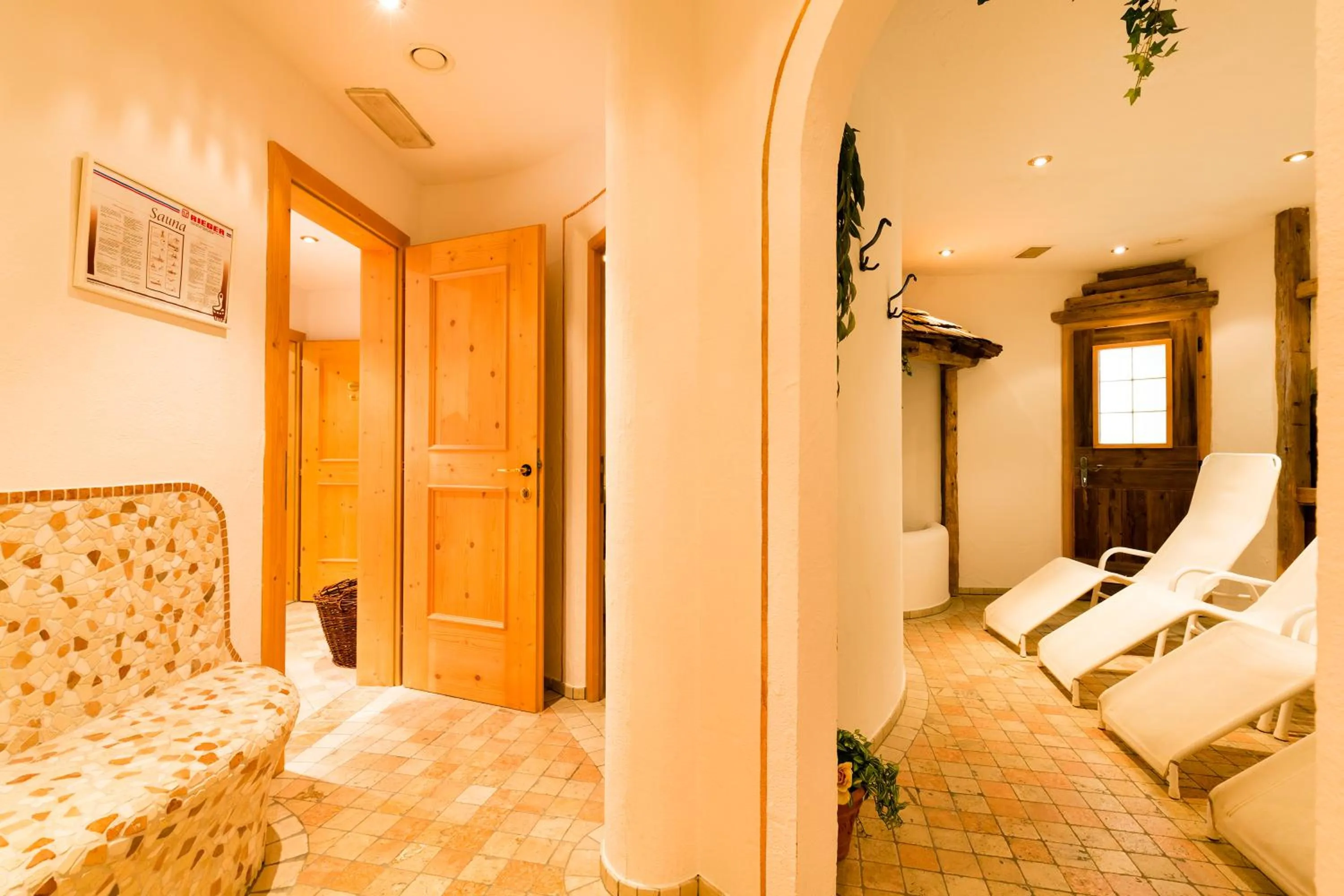 Spa and wellness centre/facilities, Bed in Hotel Rosenheim