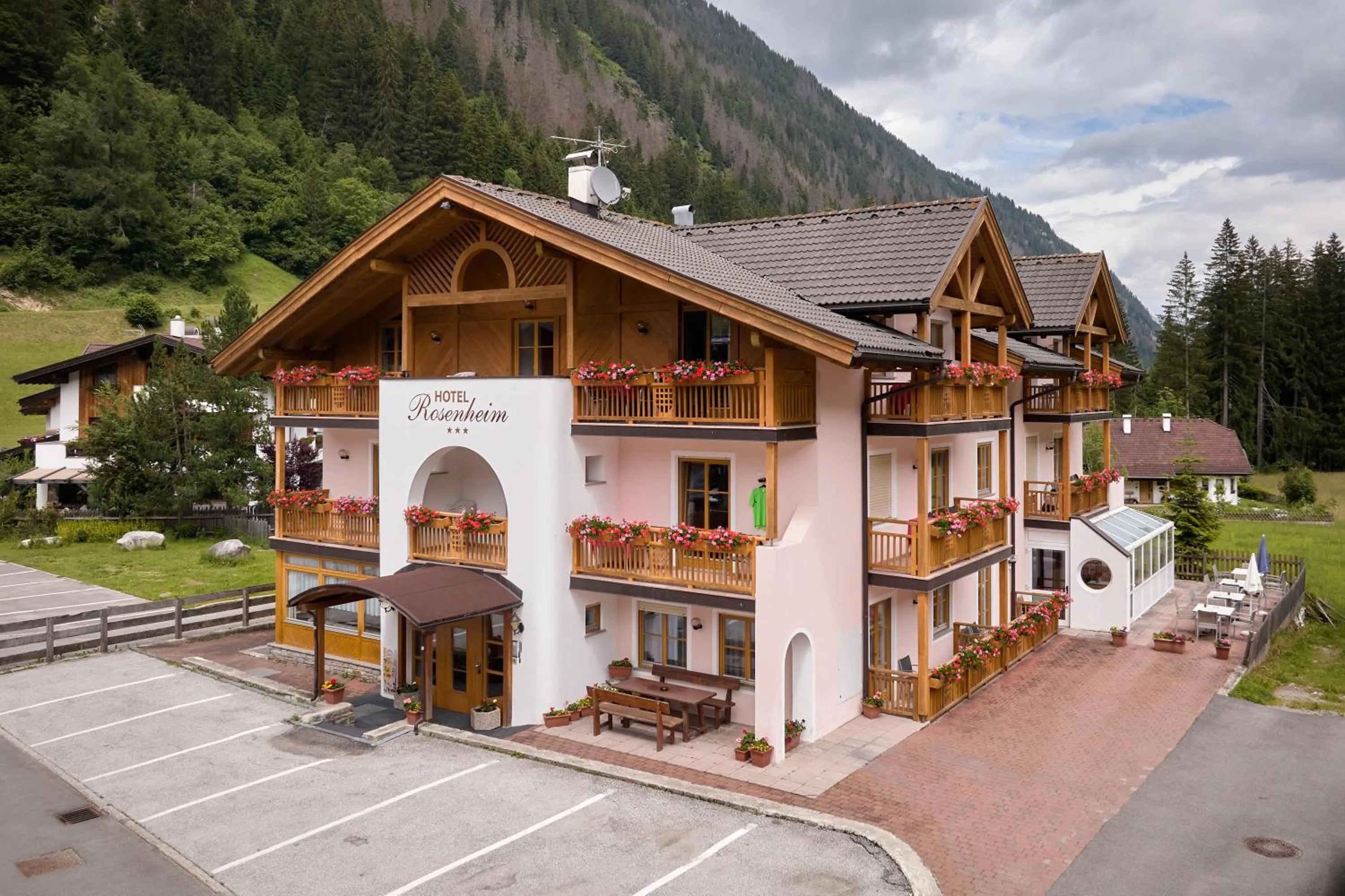 Property building in Hotel Rosenheim