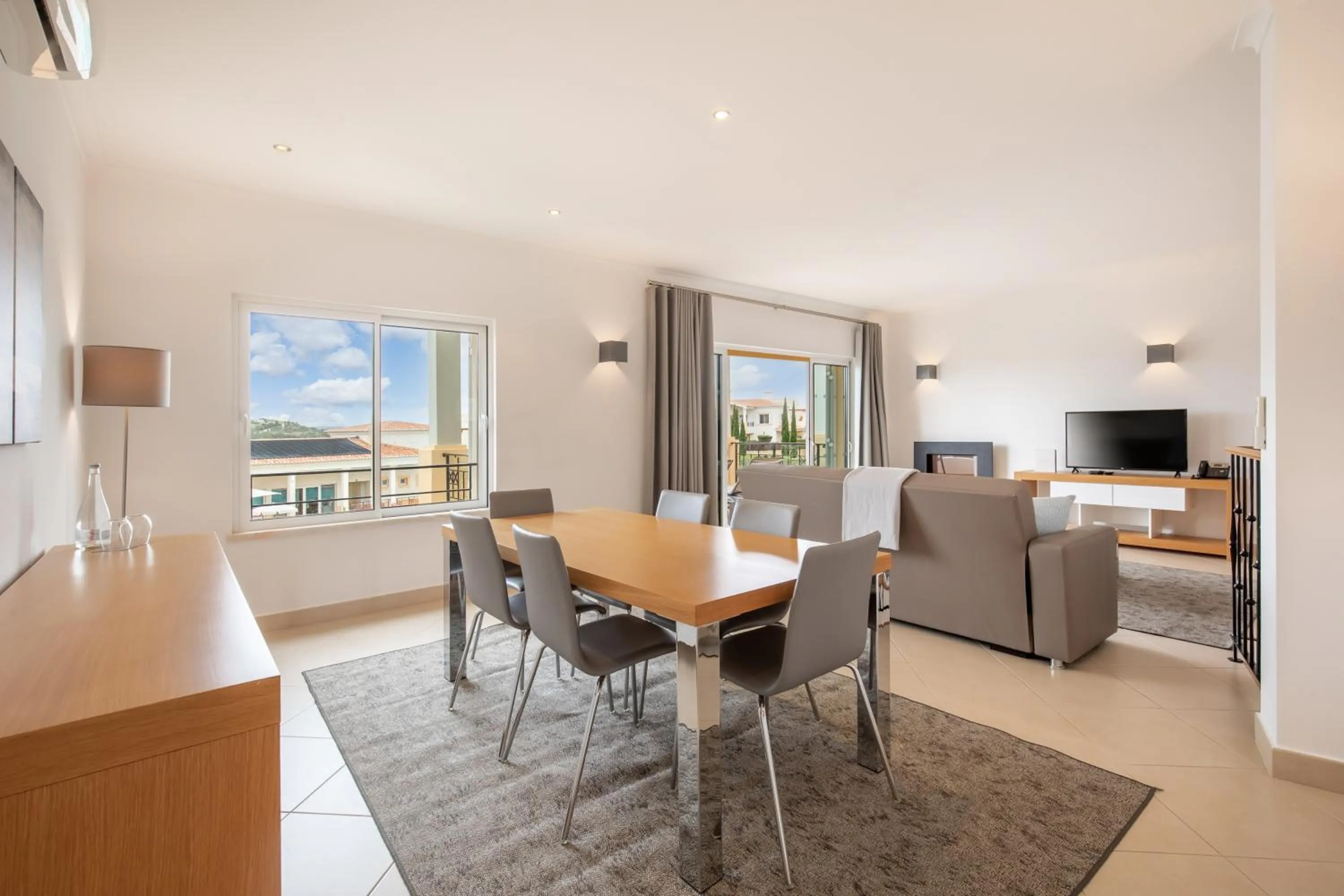 Communal lounge/ TV room in NAU Salema Beach Village