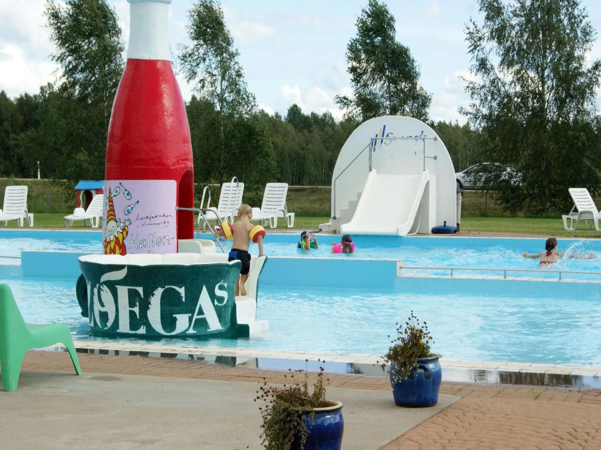 Swimming pool in Björkbackens Karaktärshotell