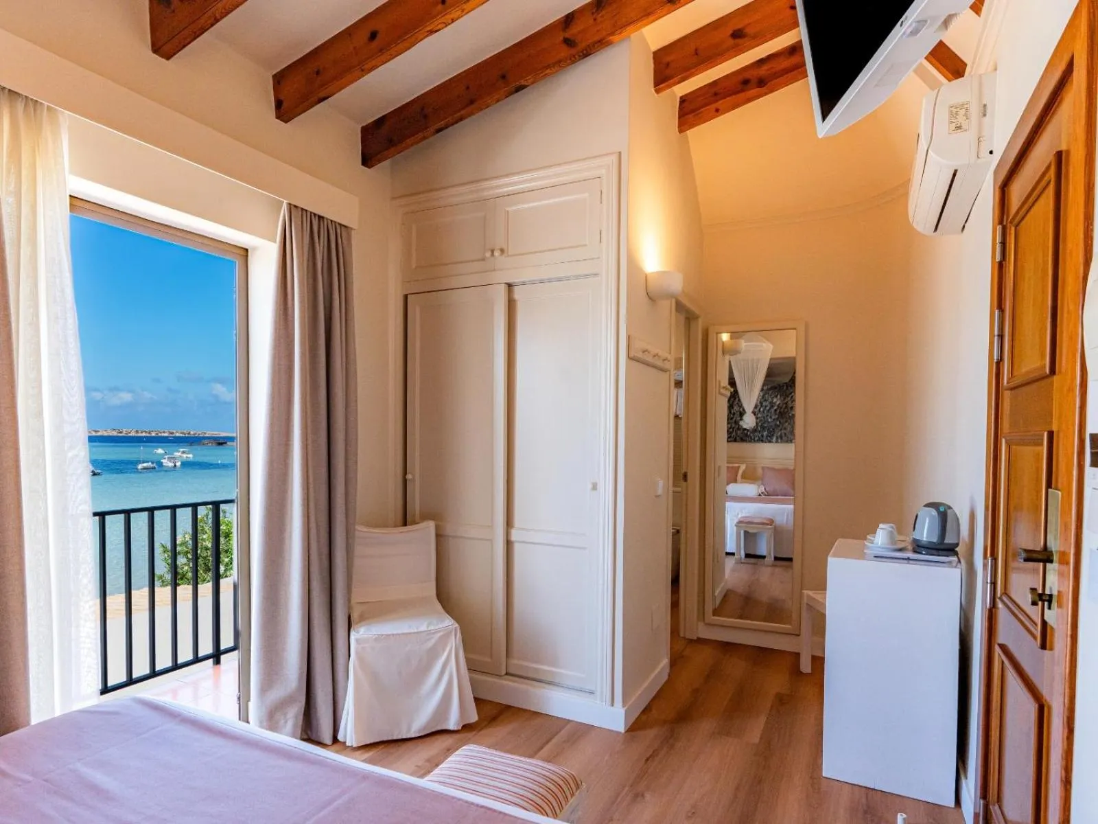 Bed in Hostal la Savina