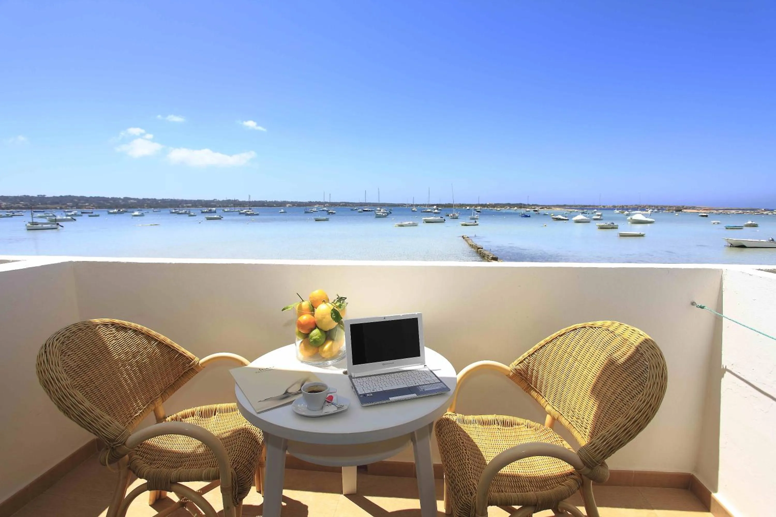 Day in Hostal la Savina