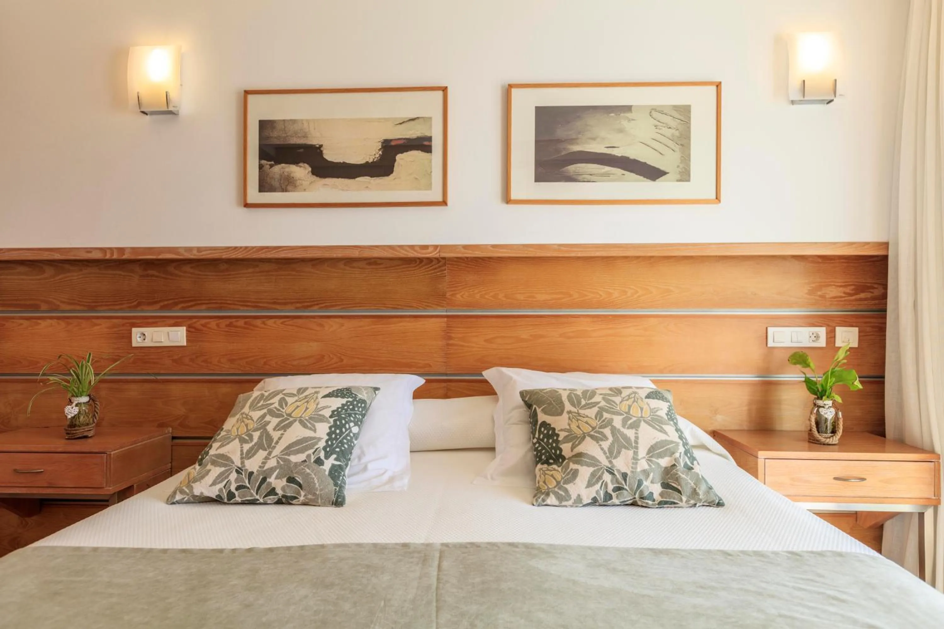 Photo of the whole room, Bed in Hostal la Savina