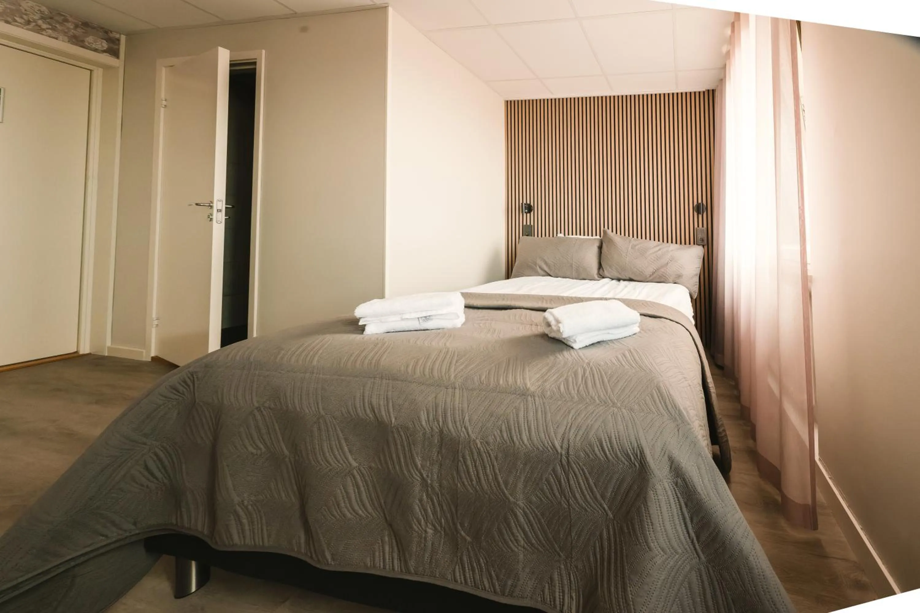 Bed in Dream - Luxury Hostel