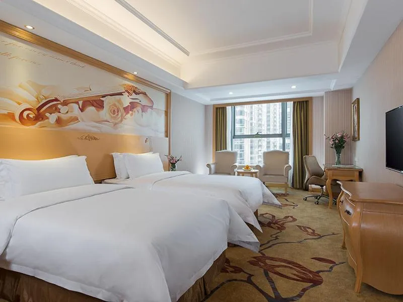 Bed in Vienna International Hotel Shenzhen Qianhai
