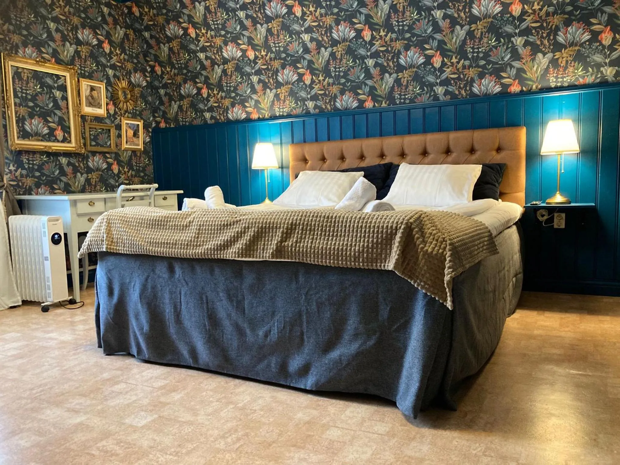 Bed in Madam Blå Hotel