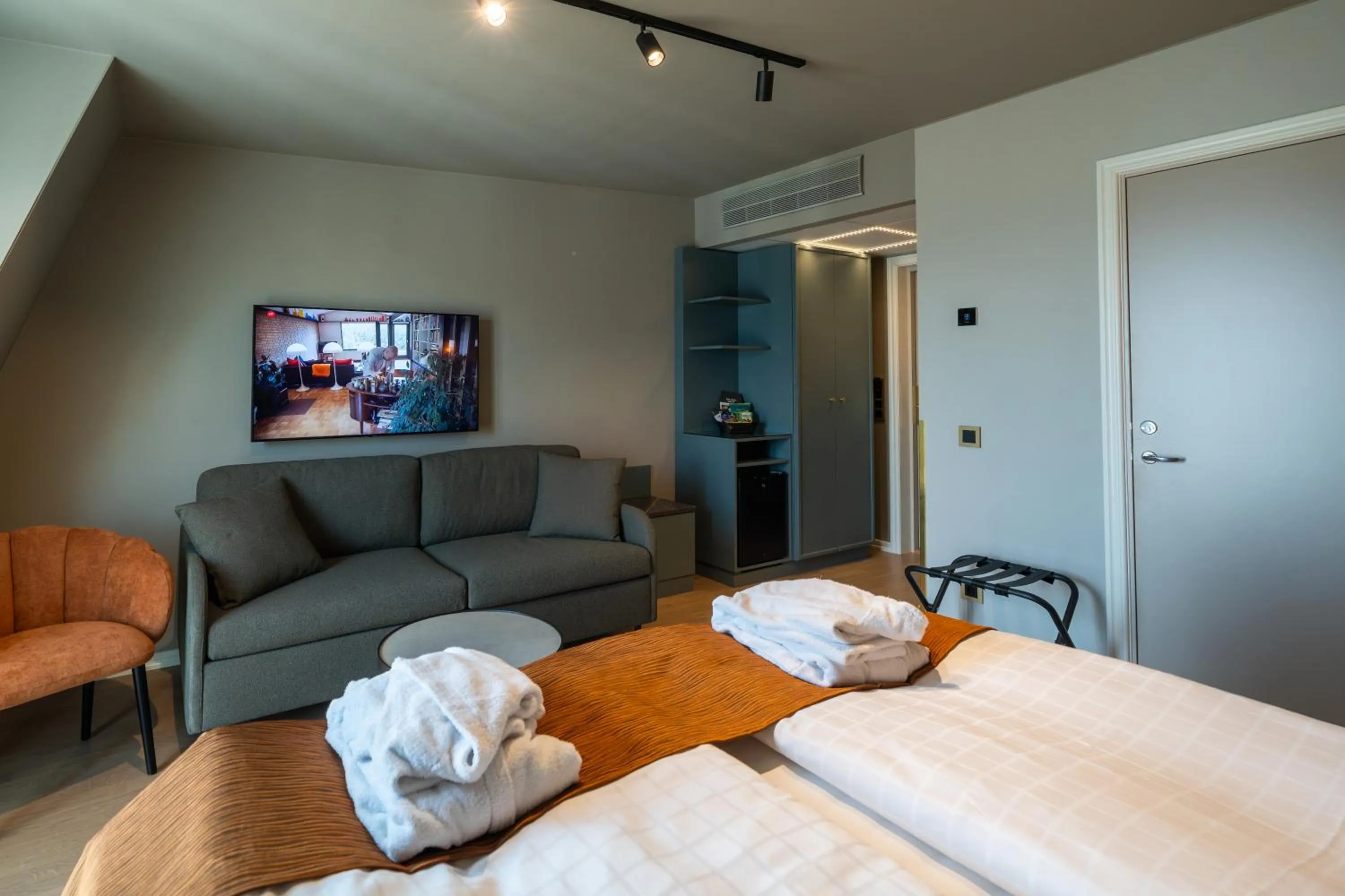 Seating area, Bed in Scandic Arvika