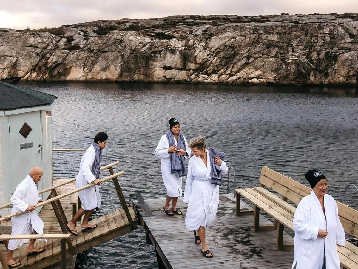 People in Smögens Hafvsbad