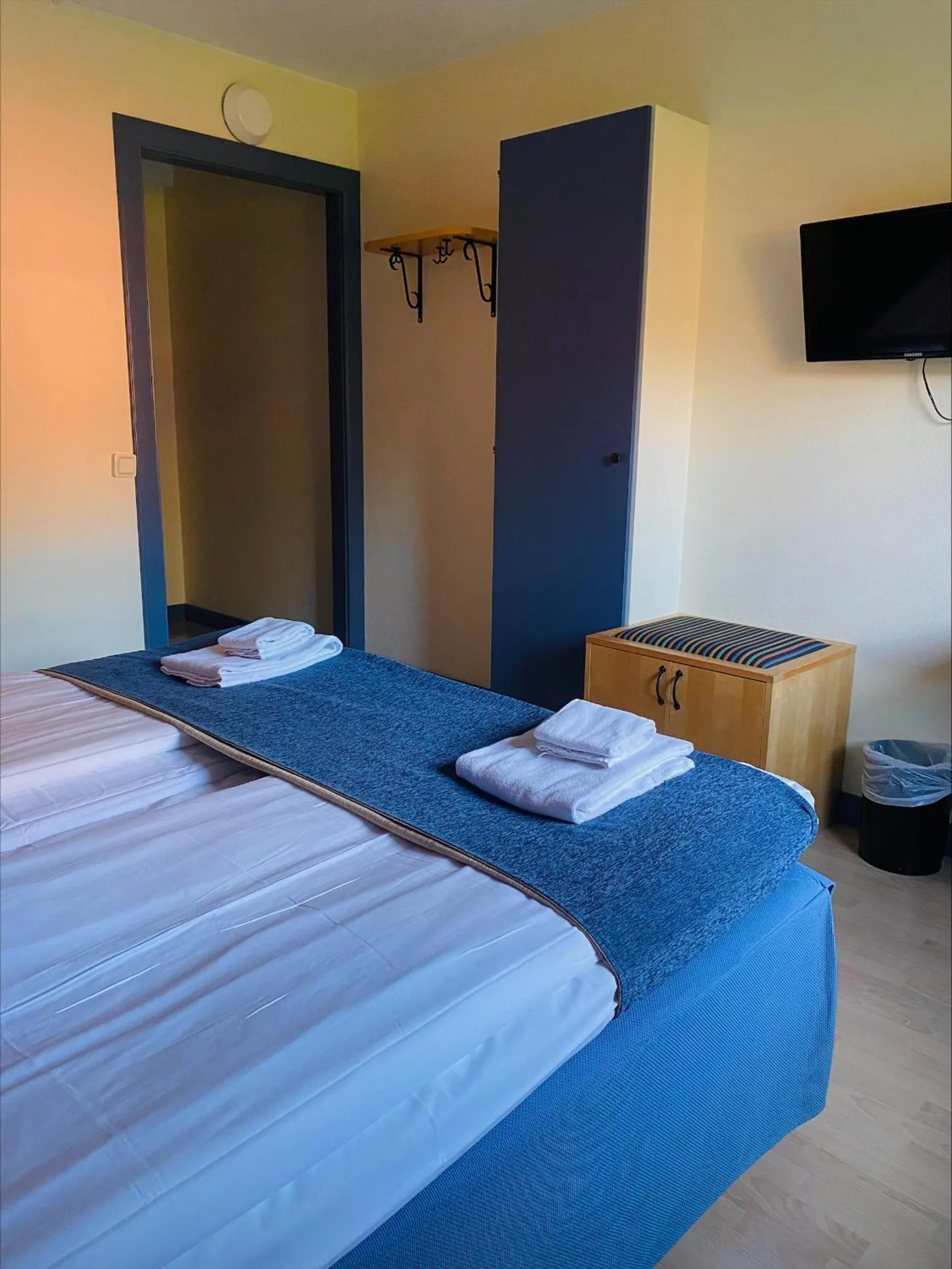 Bedroom, Bed in First Camp Moraparken Hotel