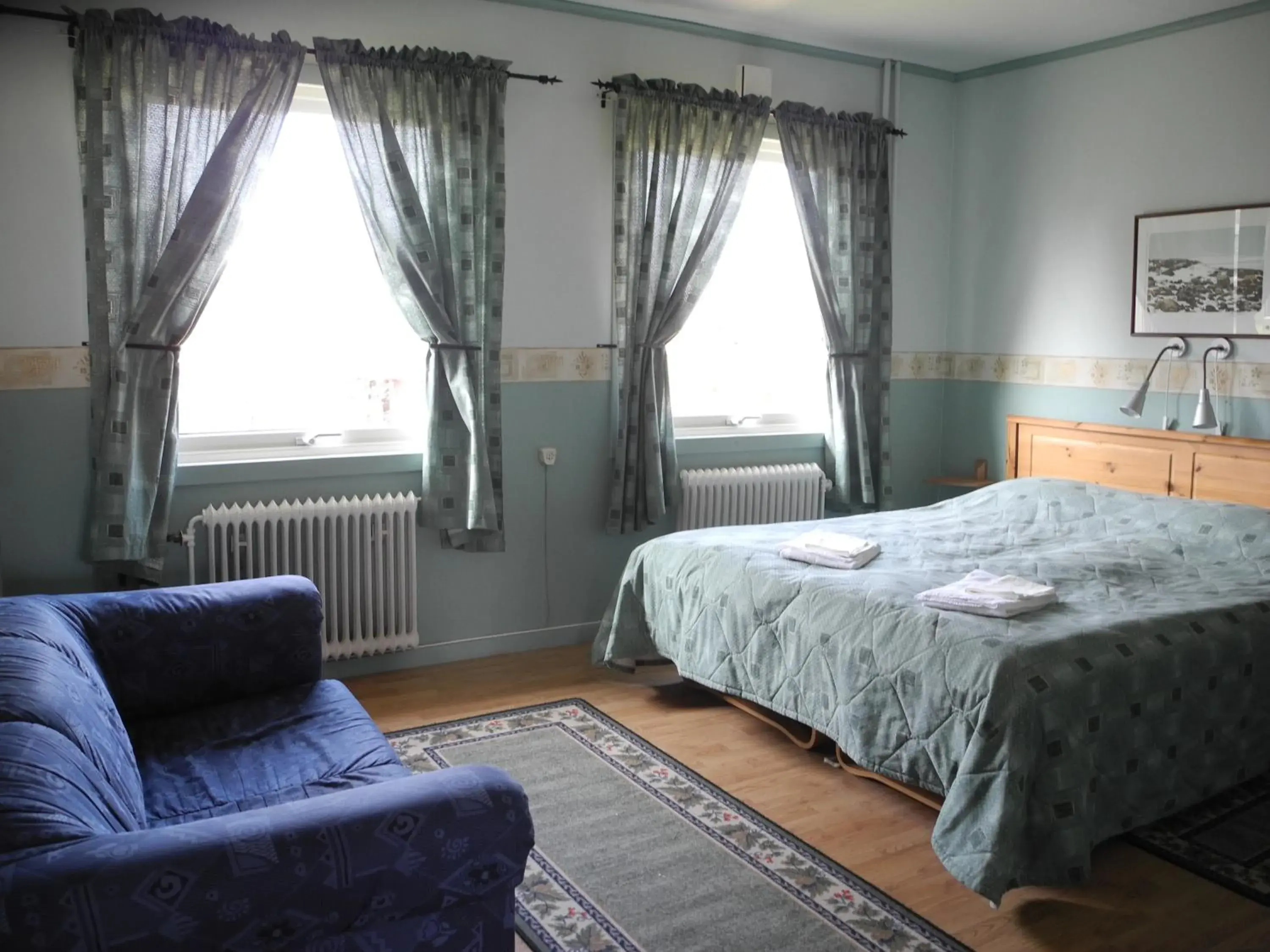 Economy Family Room (2 Adults + 2 Children) with Shared Bathroom in Målilla Hotell & Restaurang Economy Family Room (2 Adults + 2 Children) with Shared Bathroom in Målilla Hotell & Restaurang