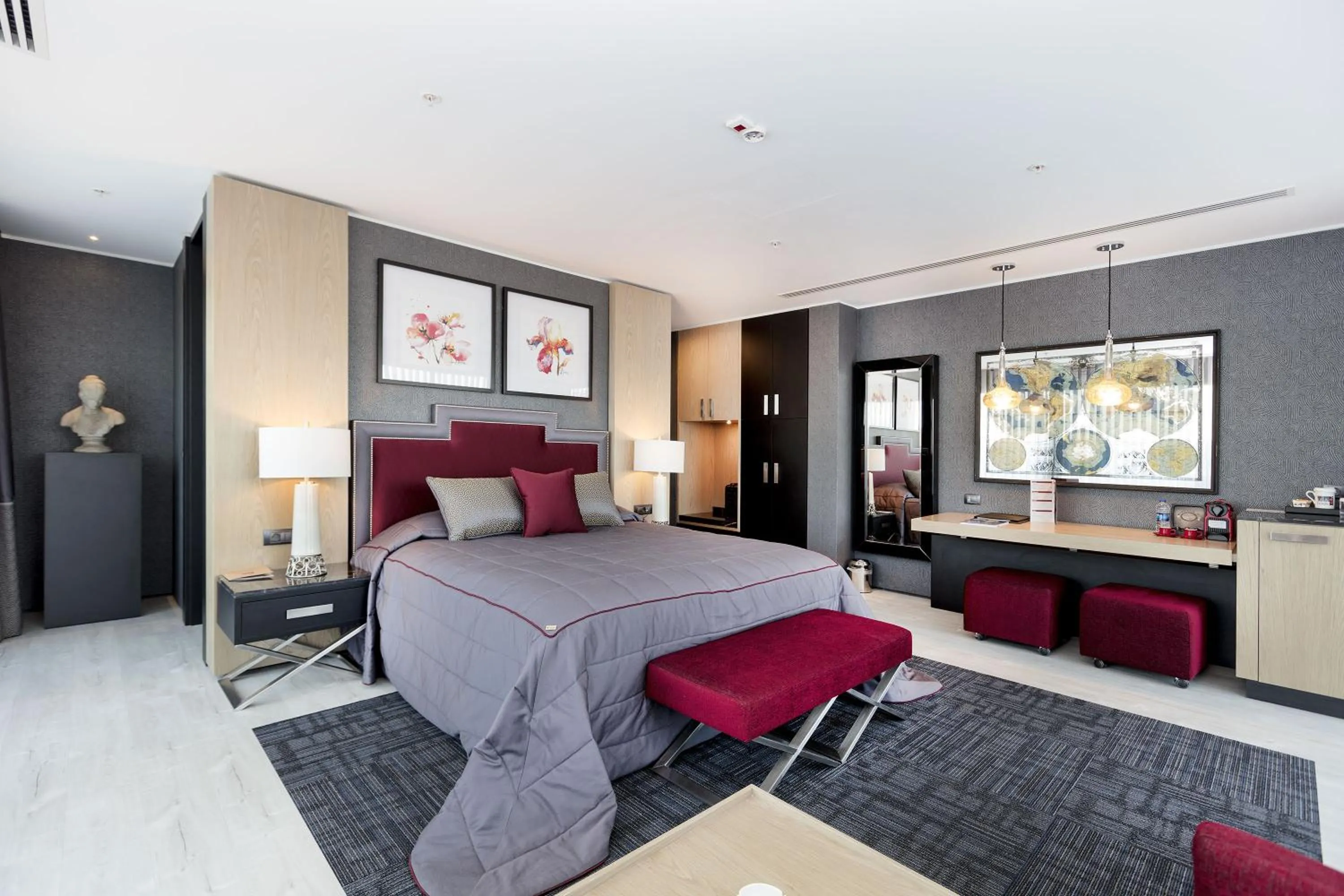 Photo of the whole room, Bed in Mia City Hotel