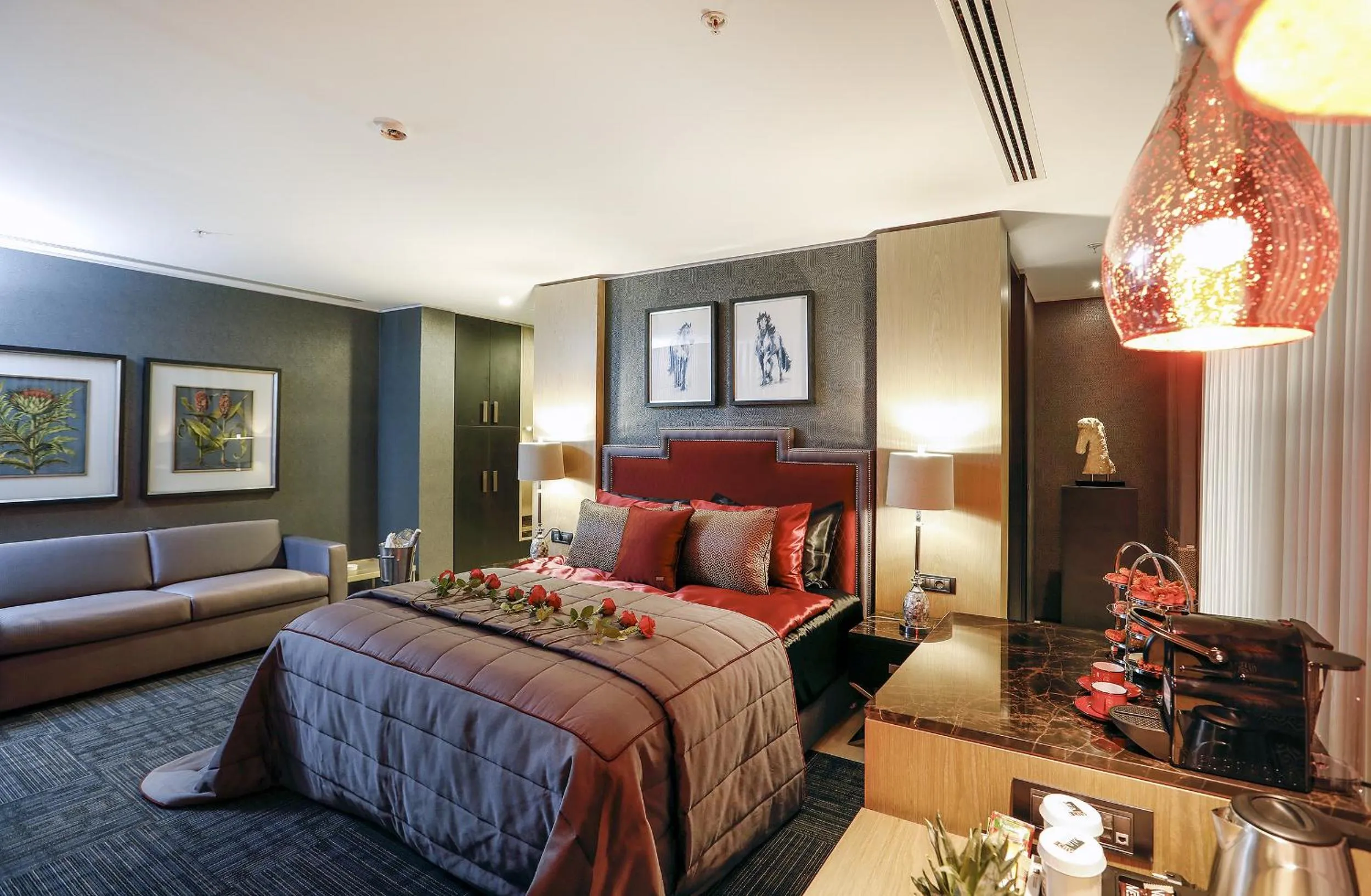 Photo of the whole room, Bed in Mia City Hotel