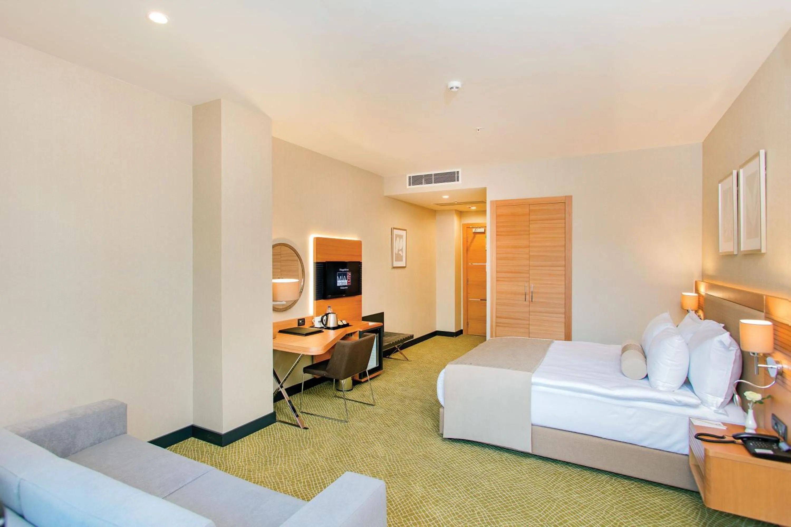 Photo of the whole room in Mia City Hotel