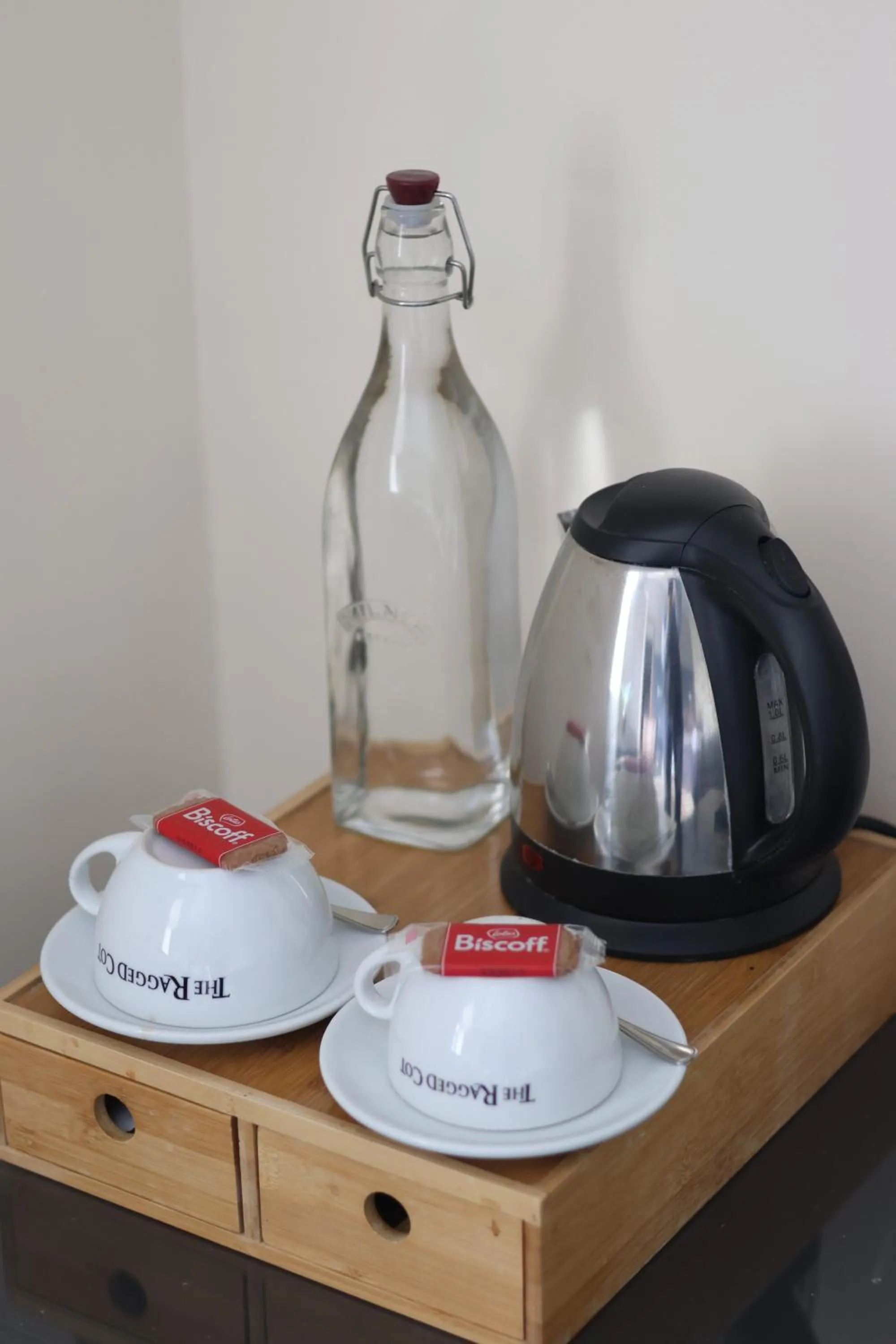 Coffee/tea facilities in The Ragged Cot