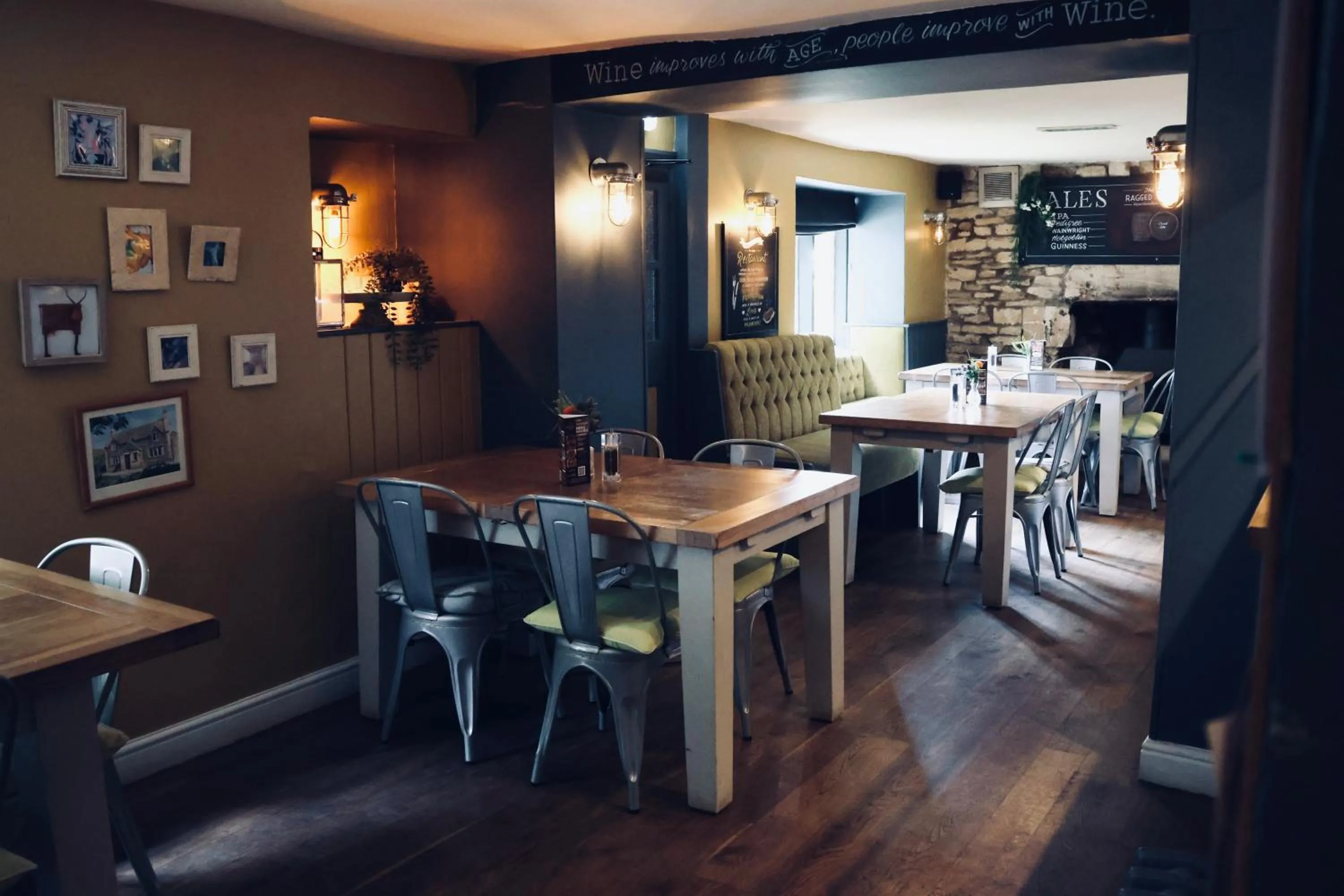 Lounge or bar in The Ragged Cot