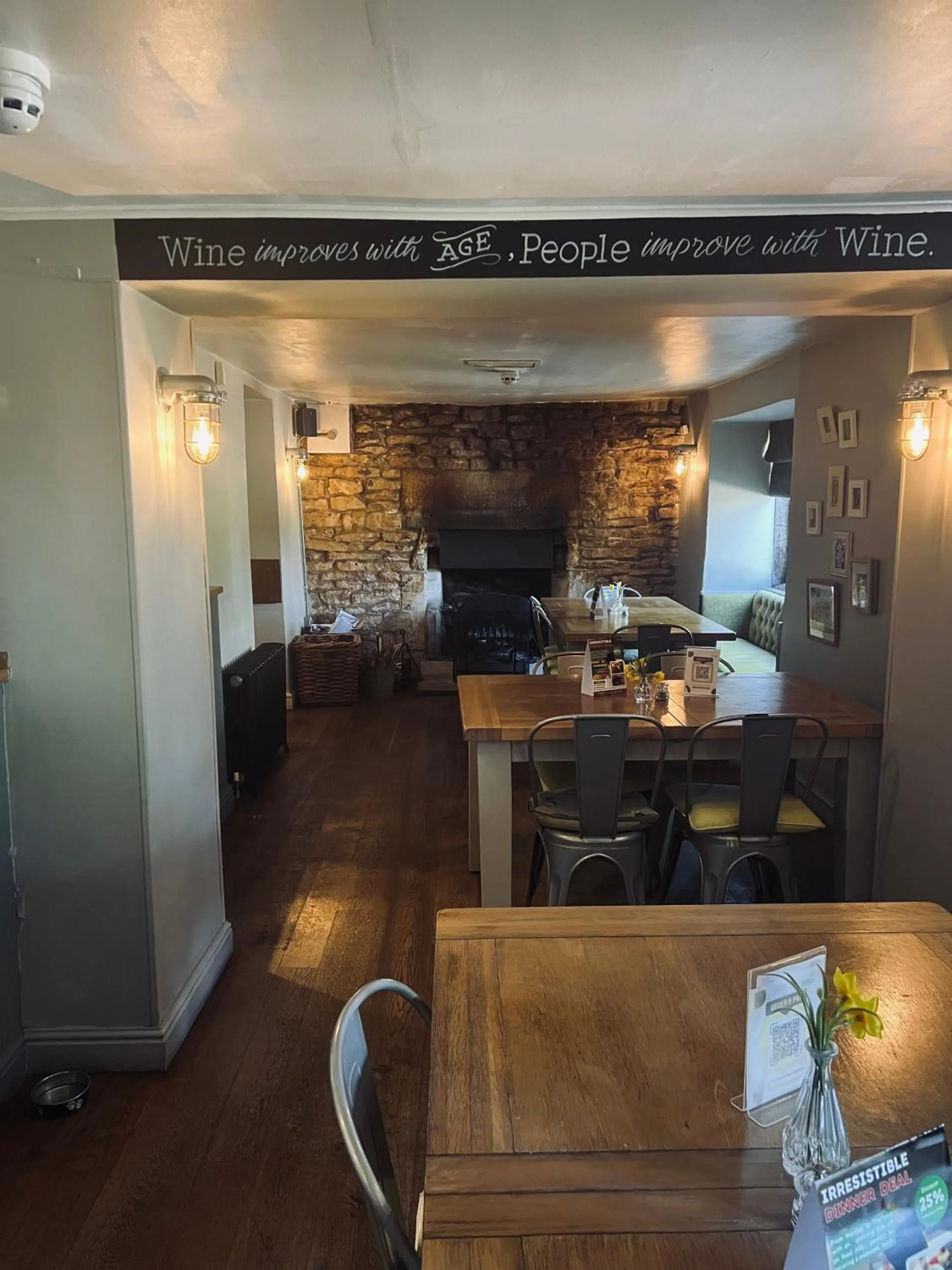 Lounge or bar in The Ragged Cot