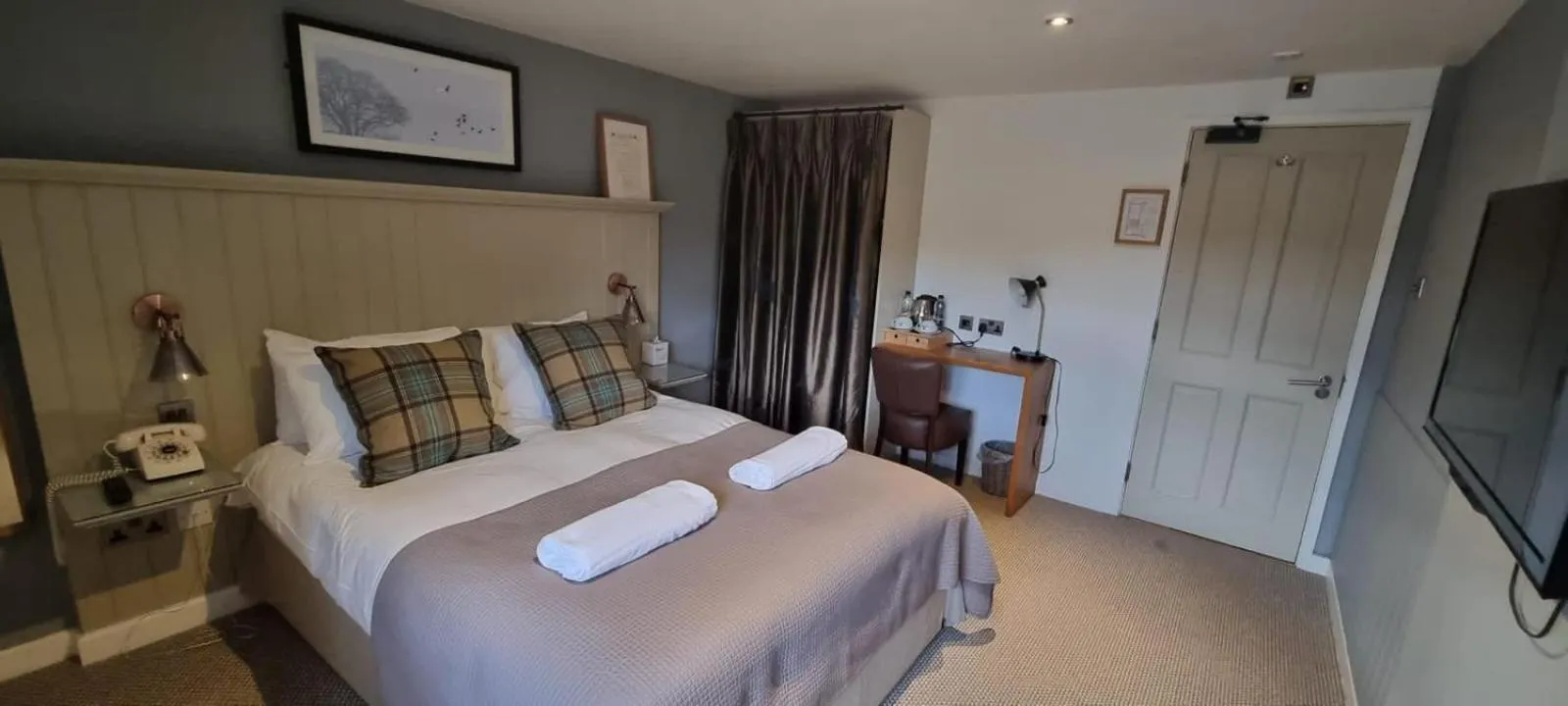 Bedroom in The Ragged Cot