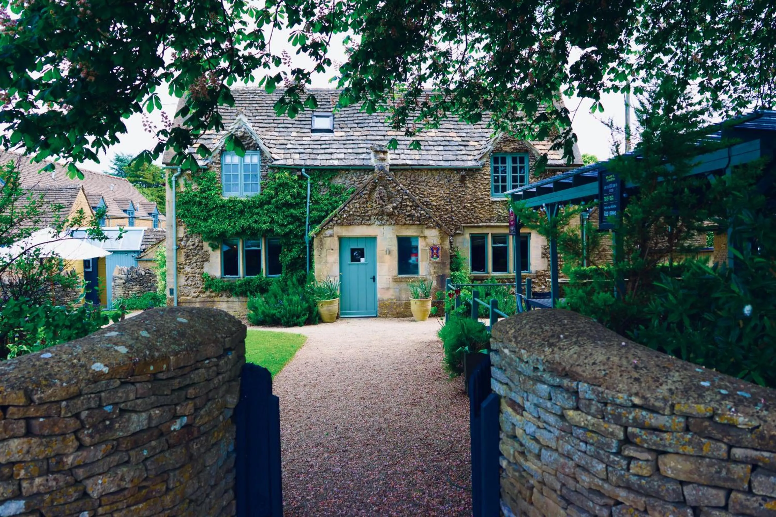 Property building in The Ragged Cot